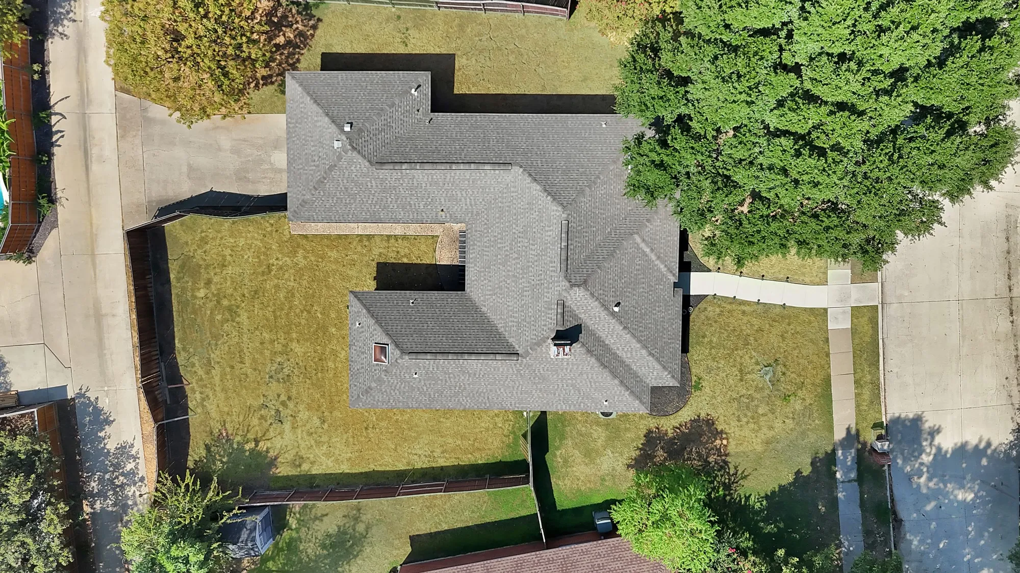 Single Family Residence For Sale in Denton County , 1215 Shawnee Trail, Carrollton, Texas 75007, 3 Bedroom, 3 Bathroom, 2 Garage spaces, 1,834 Sqft, built in 1986, mls#21399734, Real Estate Agent in Carrollton, Homes For Sale in Denton county, Homes For Sale in Carrollton, Realtor in Carrollton Texas, Real Estate Brokerage Independent Realty Texas, Luminita Cordes Realtor
