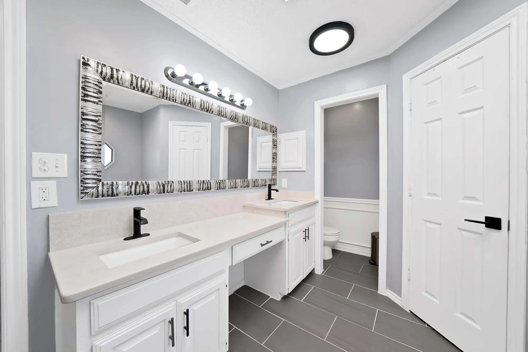 Single Family Residence For Sale in Denton County , 1215 Shawnee Trail, Carrollton, Texas 75007, 3 Bedroom, 3 Bathroom, 2 Garage spaces, 1,834 Sqft, built in 1986, mls#21399734, Real Estate Agent in Carrollton, Homes For Sale in Denton county, Homes For Sale in Carrollton, Realtor in Carrollton Texas, Real Estate Brokerage Independent Realty Texas, Luminita Cordes Realtor