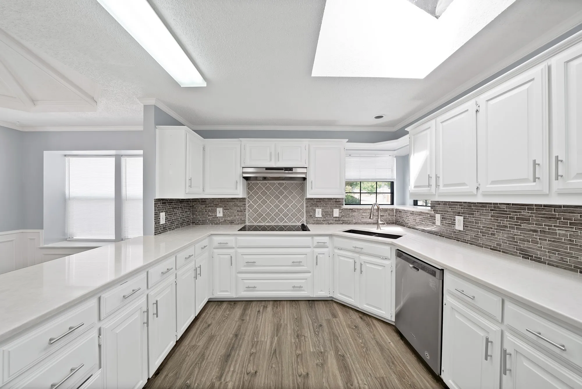 Single Family Residence For Sale in Denton County , 1215 Shawnee Trail, Carrollton, Texas 75007, 3 Bedroom, 3 Bathroom, 2 Garage spaces, 1,834 Sqft, built in 1986, mls#21399734, Real Estate Agent in Carrollton, Homes For Sale in Denton county, Homes For Sale in Carrollton, Realtor in Carrollton Texas, Real Estate Brokerage Independent Realty Texas, Luminita Cordes Realtor