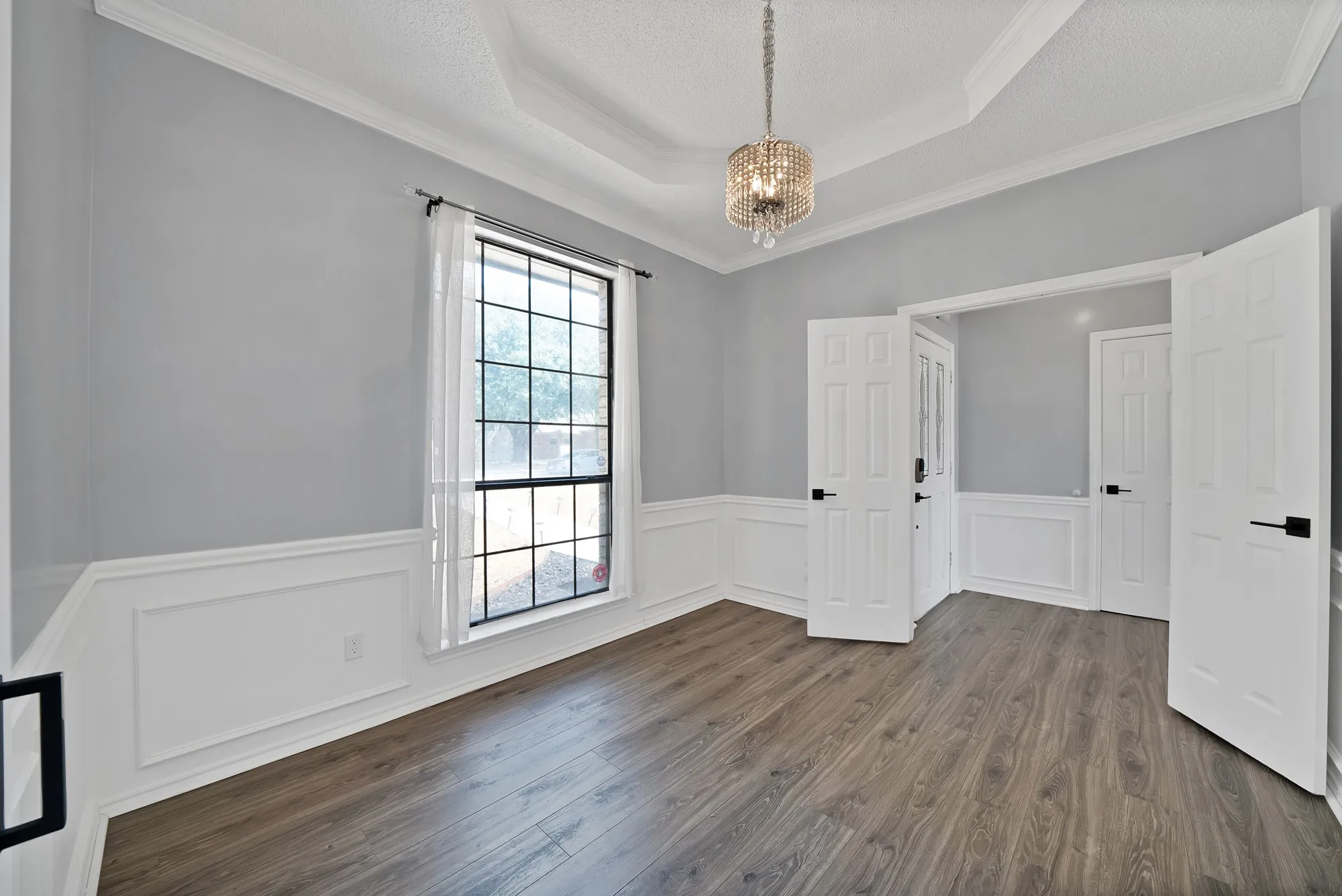 Single Family Residence For Sale in Denton County , 1215 Shawnee Trail, Carrollton, Texas 75007, 3 Bedroom, 3 Bathroom, 2 Garage spaces, 1,834 Sqft, built in 1986, mls#21399734, Real Estate Agent in Carrollton, Homes For Sale in Denton county, Homes For Sale in Carrollton, Realtor in Carrollton Texas, Real Estate Brokerage Independent Realty Texas, Luminita Cordes Realtor