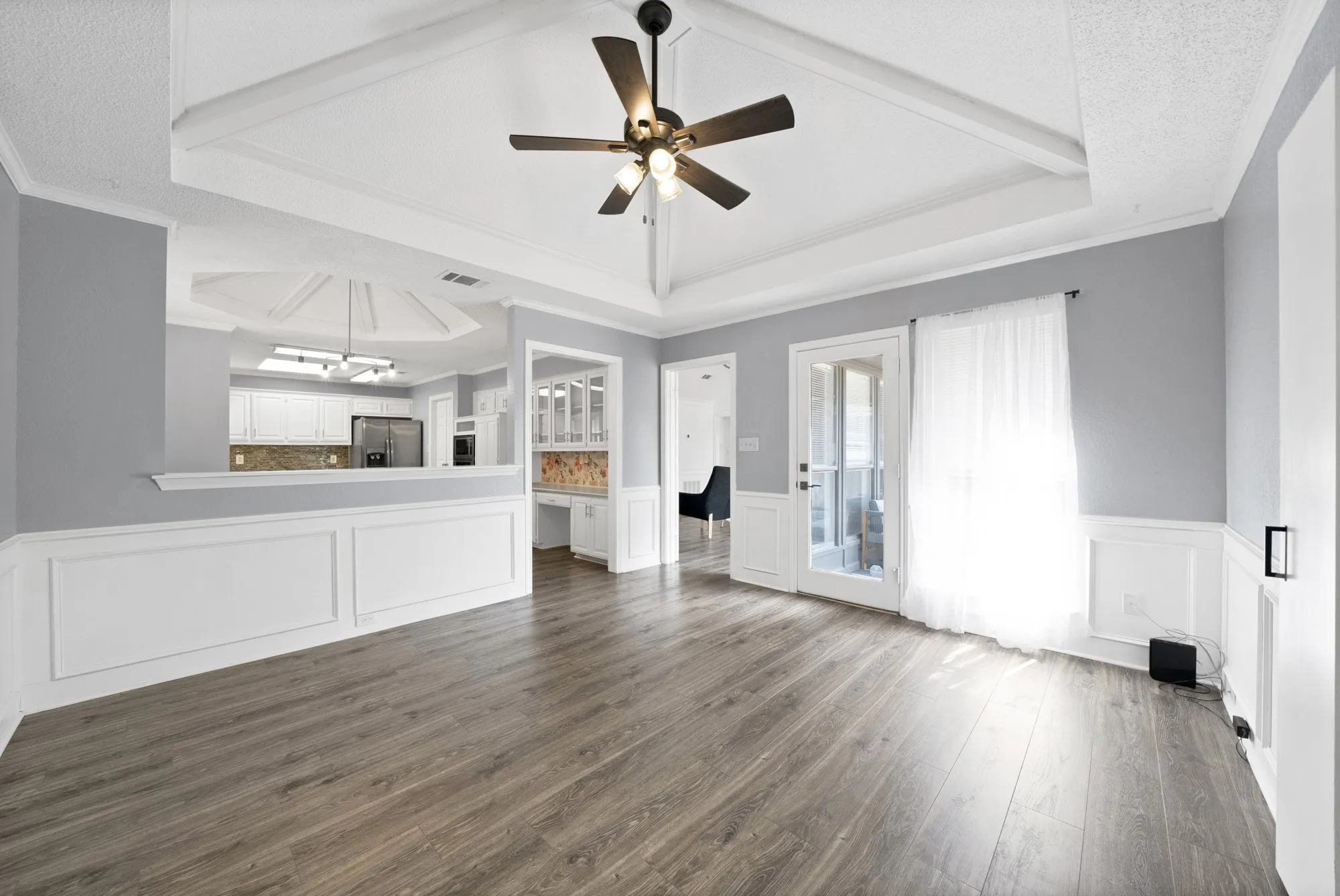 Single Family Residence For Sale in Denton County , 1215 Shawnee Trail, Carrollton, Texas 75007, 3 Bedroom, 3 Bathroom, 2 Garage spaces, 1,834 Sqft, built in 1986, mls#21399734, Real Estate Agent in Carrollton, Homes For Sale in Denton county, Homes For Sale in Carrollton, Realtor in Carrollton Texas, Real Estate Brokerage Independent Realty Texas, Luminita Cordes Realtor