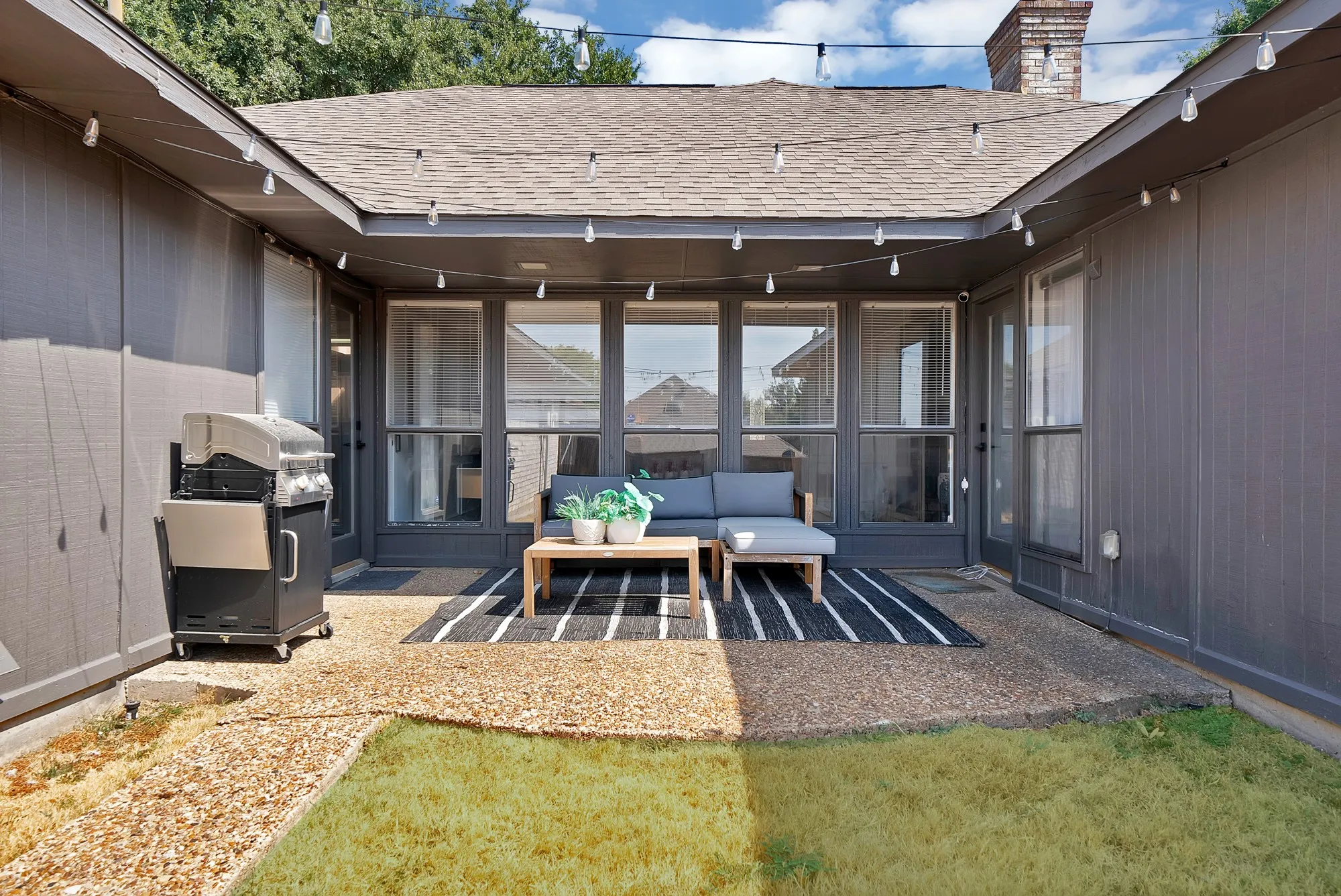 Single Family Residence For Sale in Denton County , 1215 Shawnee Trail, Carrollton, Texas 75007, 3 Bedroom, 3 Bathroom, 2 Garage spaces, 1,834 Sqft, built in 1986, mls#21399734, Real Estate Agent in Carrollton, Homes For Sale in Denton county, Homes For Sale in Carrollton, Realtor in Carrollton Texas, Real Estate Brokerage Independent Realty Texas, Luminita Cordes Realtor
