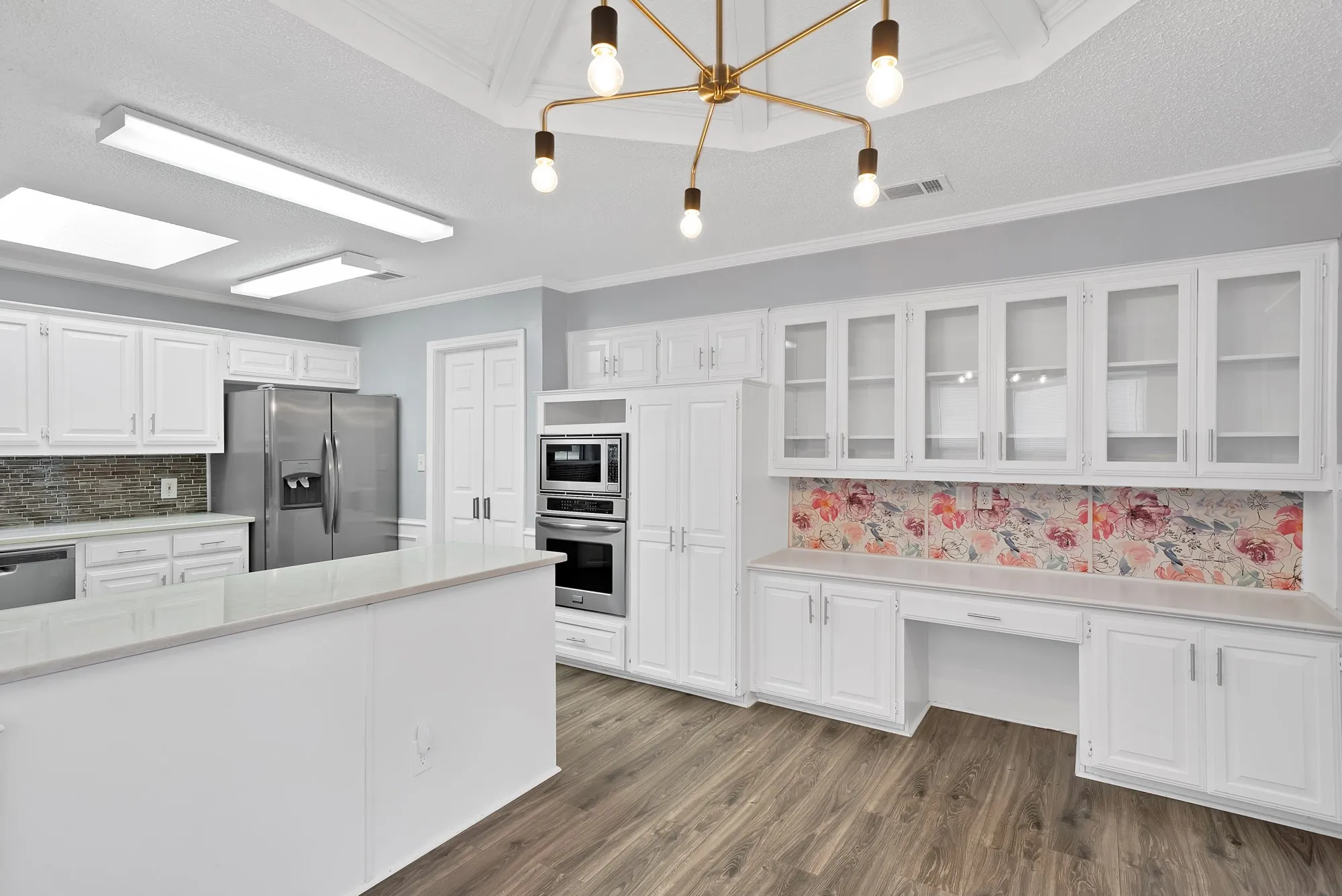 Single Family Residence For Sale in Denton County , 1215 Shawnee Trail, Carrollton, Texas 75007, 3 Bedroom, 3 Bathroom, 2 Garage spaces, 1,834 Sqft, built in 1986, mls#21399734, Real Estate Agent in Carrollton, Homes For Sale in Denton county, Homes For Sale in Carrollton, Realtor in Carrollton Texas, Real Estate Brokerage Independent Realty Texas, Luminita Cordes Realtor