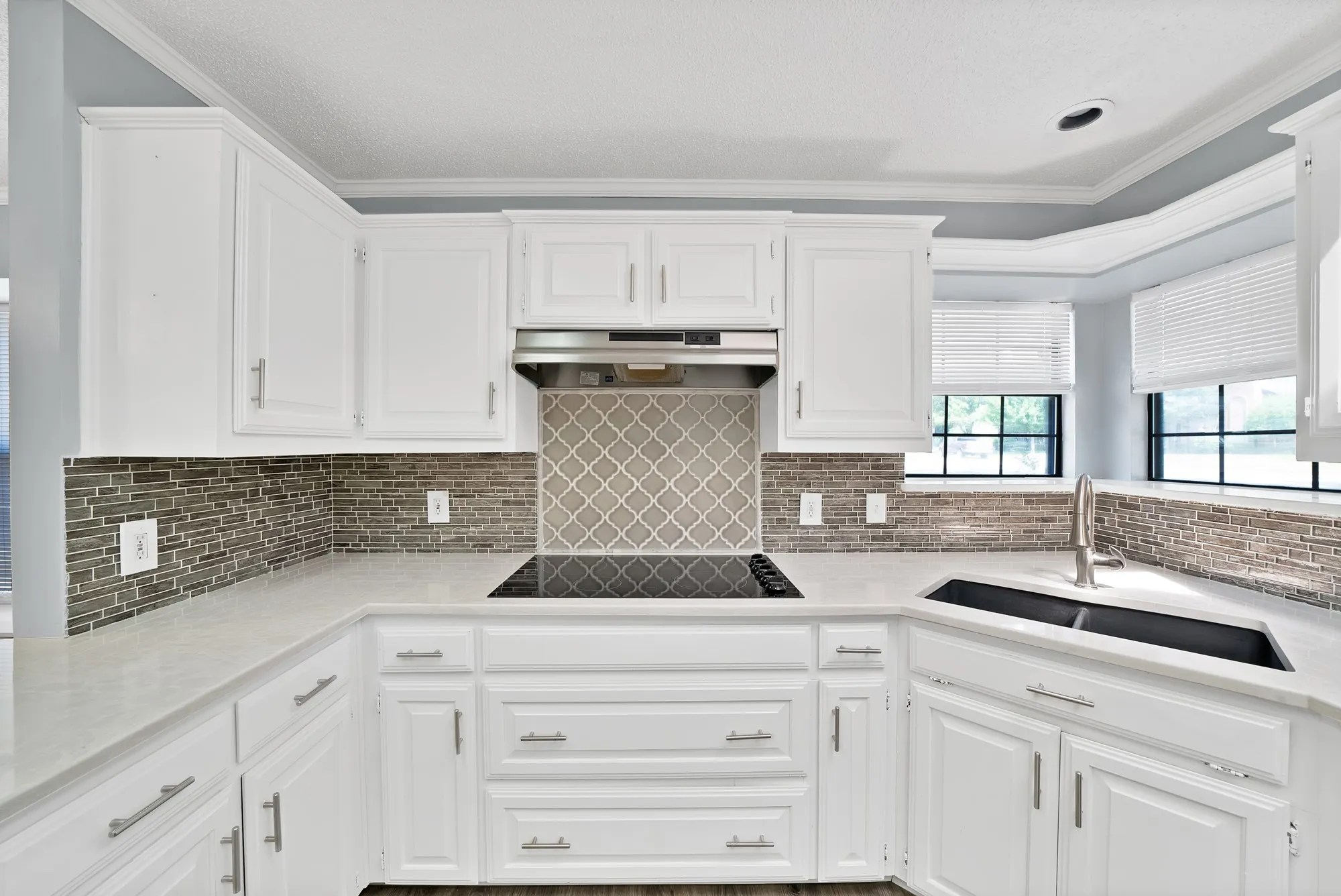 Single Family Residence For Sale in Denton County , 1215 Shawnee Trail, Carrollton, Texas 75007, 3 Bedroom, 3 Bathroom, 2 Garage spaces, 1,834 Sqft, built in 1986, mls#21399734, Real Estate Agent in Carrollton, Homes For Sale in Denton county, Homes For Sale in Carrollton, Realtor in Carrollton Texas, Real Estate Brokerage Independent Realty Texas, Luminita Cordes Realtor