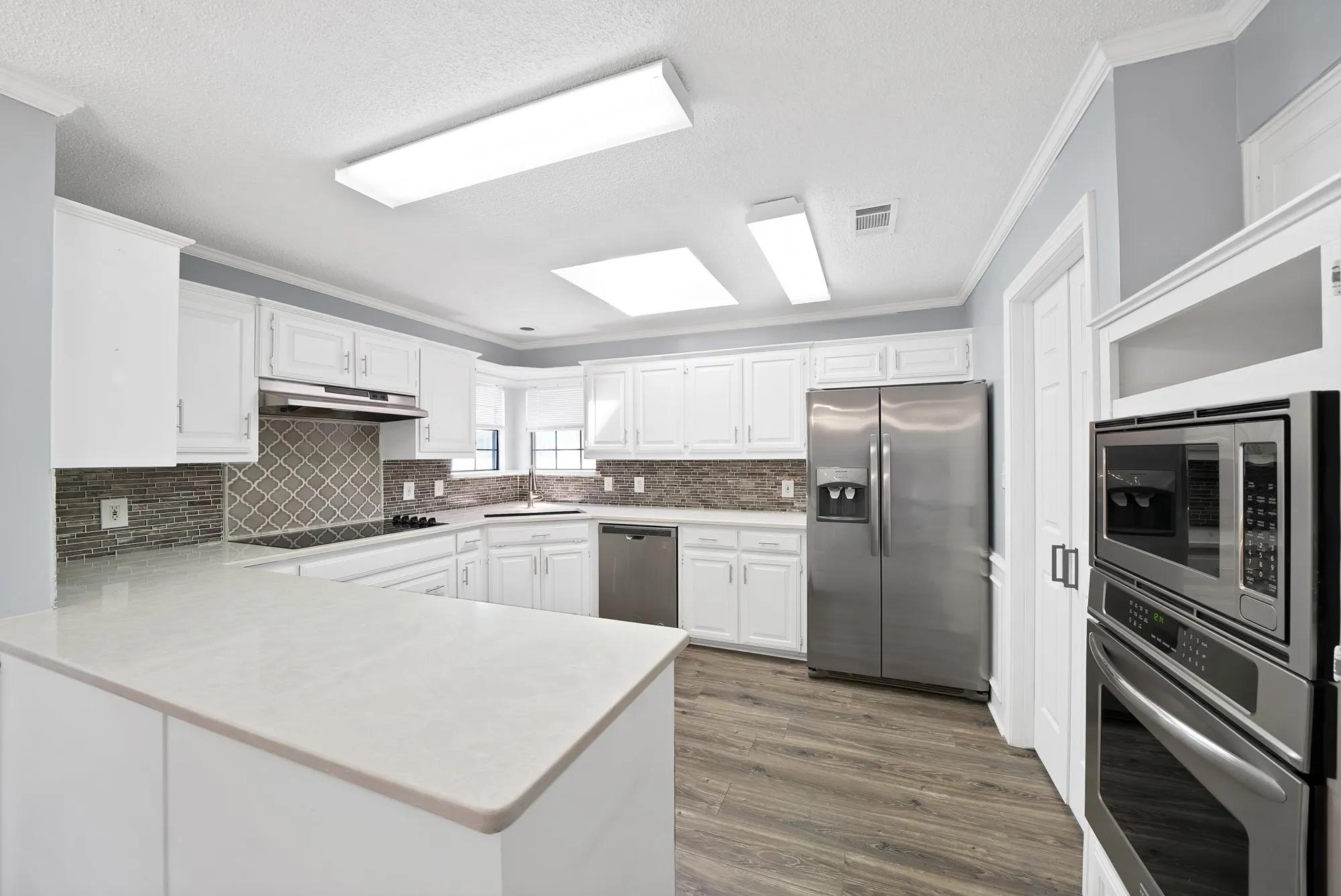 Single Family Residence For Sale in Denton County , 1215 Shawnee Trail, Carrollton, Texas 75007, 3 Bedroom, 3 Bathroom, 2 Garage spaces, 1,834 Sqft, built in 1986, mls#21399734, Real Estate Agent in Carrollton, Homes For Sale in Denton county, Homes For Sale in Carrollton, Realtor in Carrollton Texas, Real Estate Brokerage Independent Realty Texas, Luminita Cordes Realtor