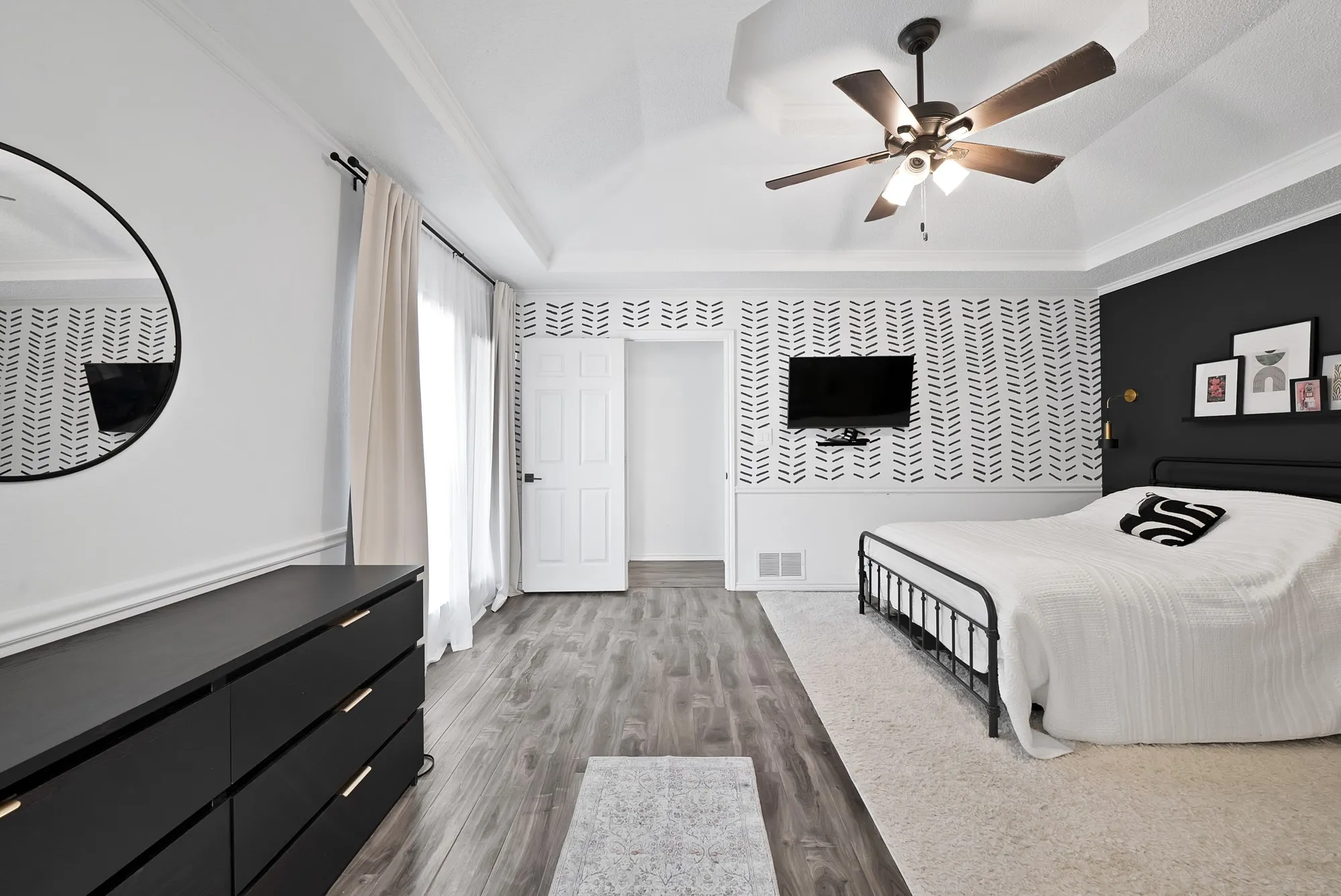 Single Family Residence For Sale in Denton County , 1215 Shawnee Trail, Carrollton, Texas 75007, 3 Bedroom, 3 Bathroom, 2 Garage spaces, 1,834 Sqft, built in 1986, mls#21399734, Real Estate Agent in Carrollton, Homes For Sale in Denton county, Homes For Sale in Carrollton, Realtor in Carrollton Texas, Real Estate Brokerage Independent Realty Texas, Luminita Cordes Realtor