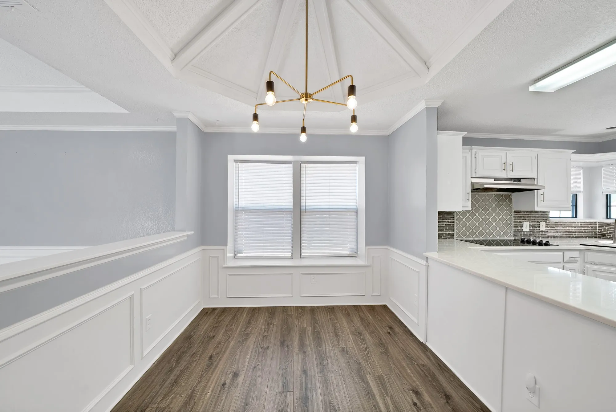 Single Family Residence For Sale in Denton County , 1215 Shawnee Trail, Carrollton, Texas 75007, 3 Bedroom, 3 Bathroom, 2 Garage spaces, 1,834 Sqft, built in 1986, mls#21399734, Real Estate Agent in Carrollton, Homes For Sale in Denton county, Homes For Sale in Carrollton, Realtor in Carrollton Texas, Real Estate Brokerage Independent Realty Texas, Luminita Cordes Realtor