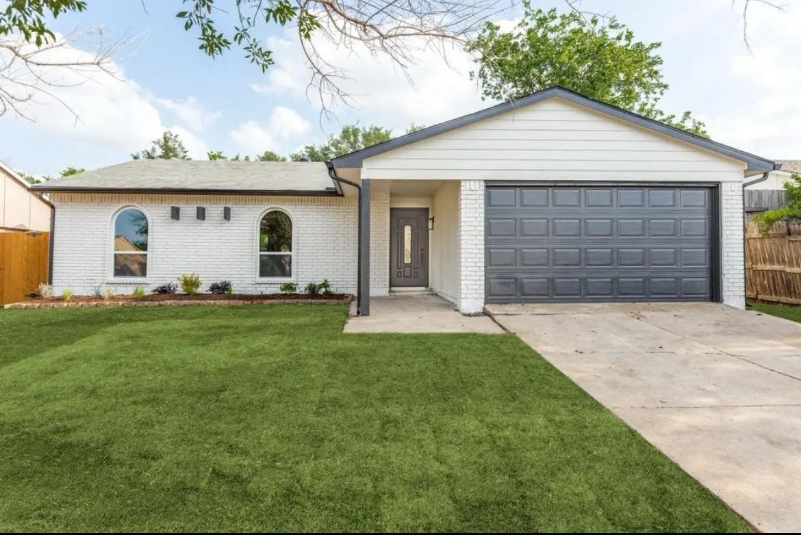 Single Family Residence For Rent in Denton County , 5428 Adams Drive, The Colony, Texas 75056, 3 Bedroom, 2 Bathroom, 2 Garage spaces, 1,339 Sqft, built in 1974, mls#21399755, Real Estate Agent in The Colony, Homes For Rent in Denton county, Homes For Rent in The Colony, Realtor in The Colony Texas, Real Estate Brokerage Independent Realty Texas, Luminita Cordes Realtor