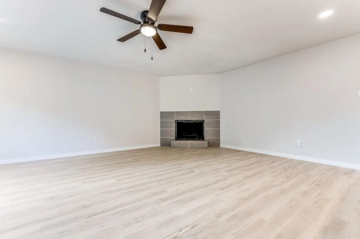 Single Family Residence For Rent in Denton County , 5428 Adams Drive, The Colony, Texas 75056, 3 Bedroom, 2 Bathroom, 2 Garage spaces, 1,339 Sqft, built in 1974, mls#21399755, Real Estate Agent in The Colony, Homes For Rent in Denton county, Homes For Rent in The Colony, Realtor in The Colony Texas, Real Estate Brokerage Independent Realty Texas, Luminita Cordes Realtor