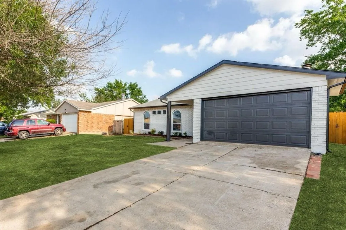 Single Family Residence For Rent in Denton County , 5428 Adams Drive, The Colony, Texas 75056, 3 Bedroom, 2 Bathroom, 2 Garage spaces, 1,339 Sqft, built in 1974, mls#21399755, Real Estate Agent in The Colony, Homes For Rent in Denton county, Homes For Rent in The Colony, Realtor in The Colony Texas, Real Estate Brokerage Independent Realty Texas, Luminita Cordes Realtor
