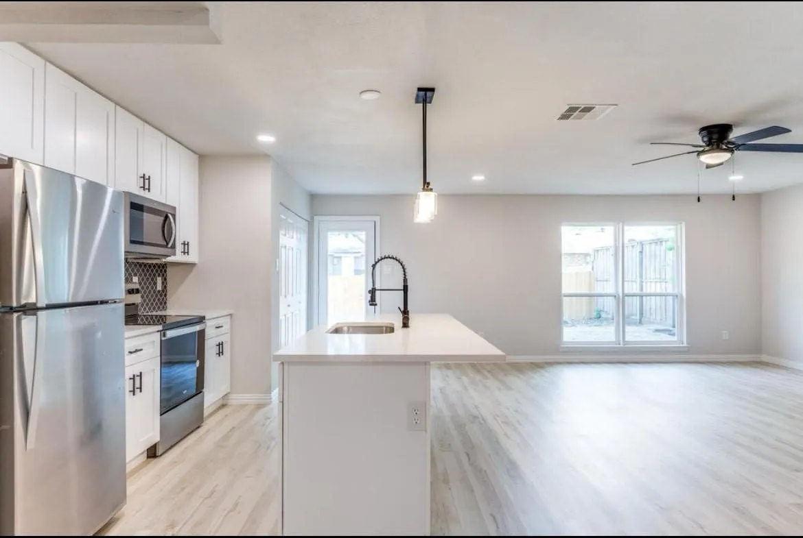 Single Family Residence For Rent in Denton County , 5428 Adams Drive, The Colony, Texas 75056, 3 Bedroom, 2 Bathroom, 2 Garage spaces, 1,339 Sqft, built in 1974, mls#21399755, Real Estate Agent in The Colony, Homes For Rent in Denton county, Homes For Rent in The Colony, Realtor in The Colony Texas, Real Estate Brokerage Independent Realty Texas, Luminita Cordes Realtor