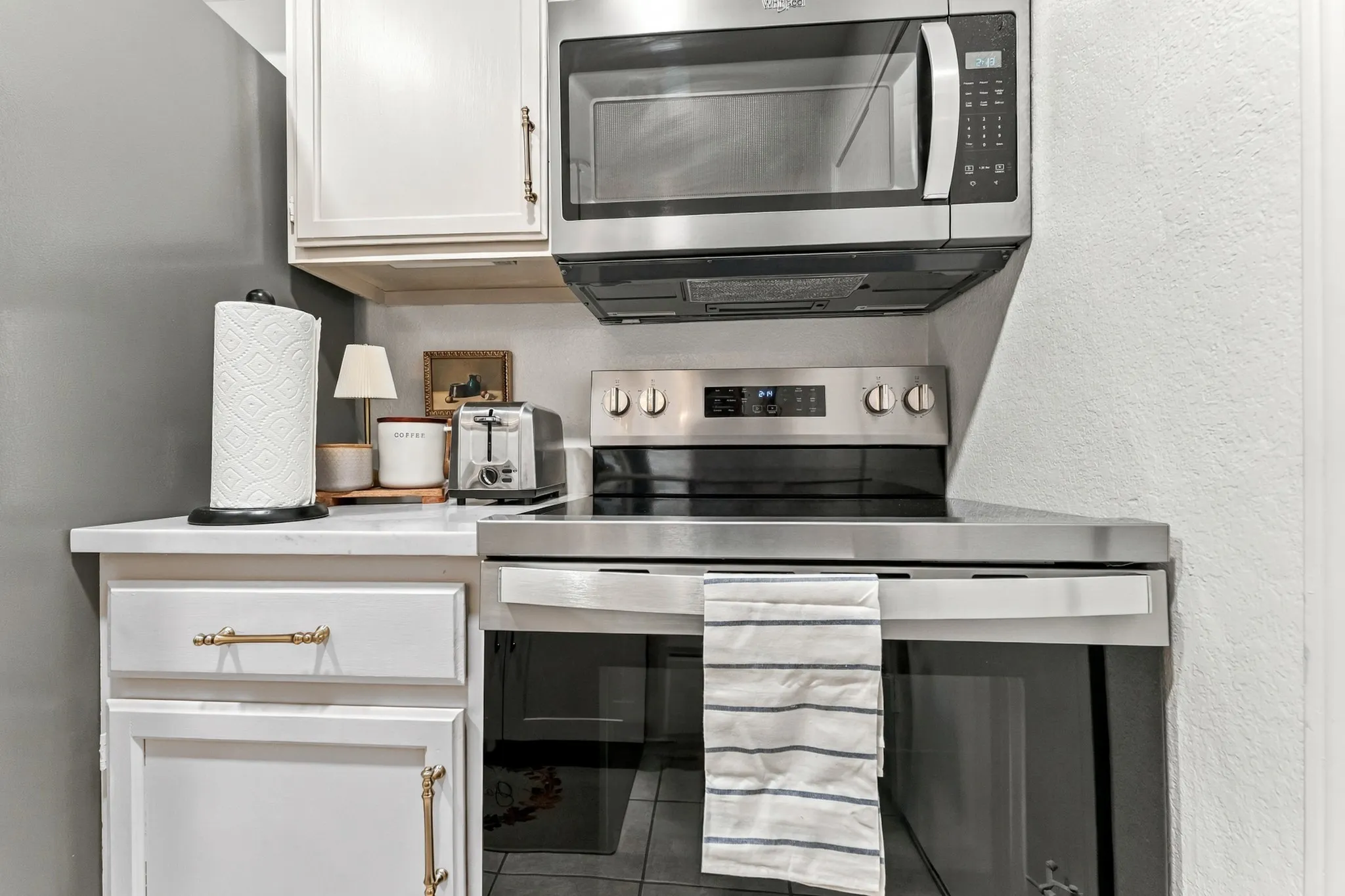 Single Family Residence For Sale in Tarrant County , 831 Valleybrooke Drive, Arlington, Texas 76001, 2 Bedroom, 2 Bathroom, Garage spaces, 1,053 Sqft, built in 1986, mls#21399688, Real Estate Agent in Arlington, Homes For Sale in Tarrant county, Homes For Sale in Arlington, Realtor in Arlington Texas, Real Estate Brokerage Independent Realty Texas, Luminita Cordes Realtor