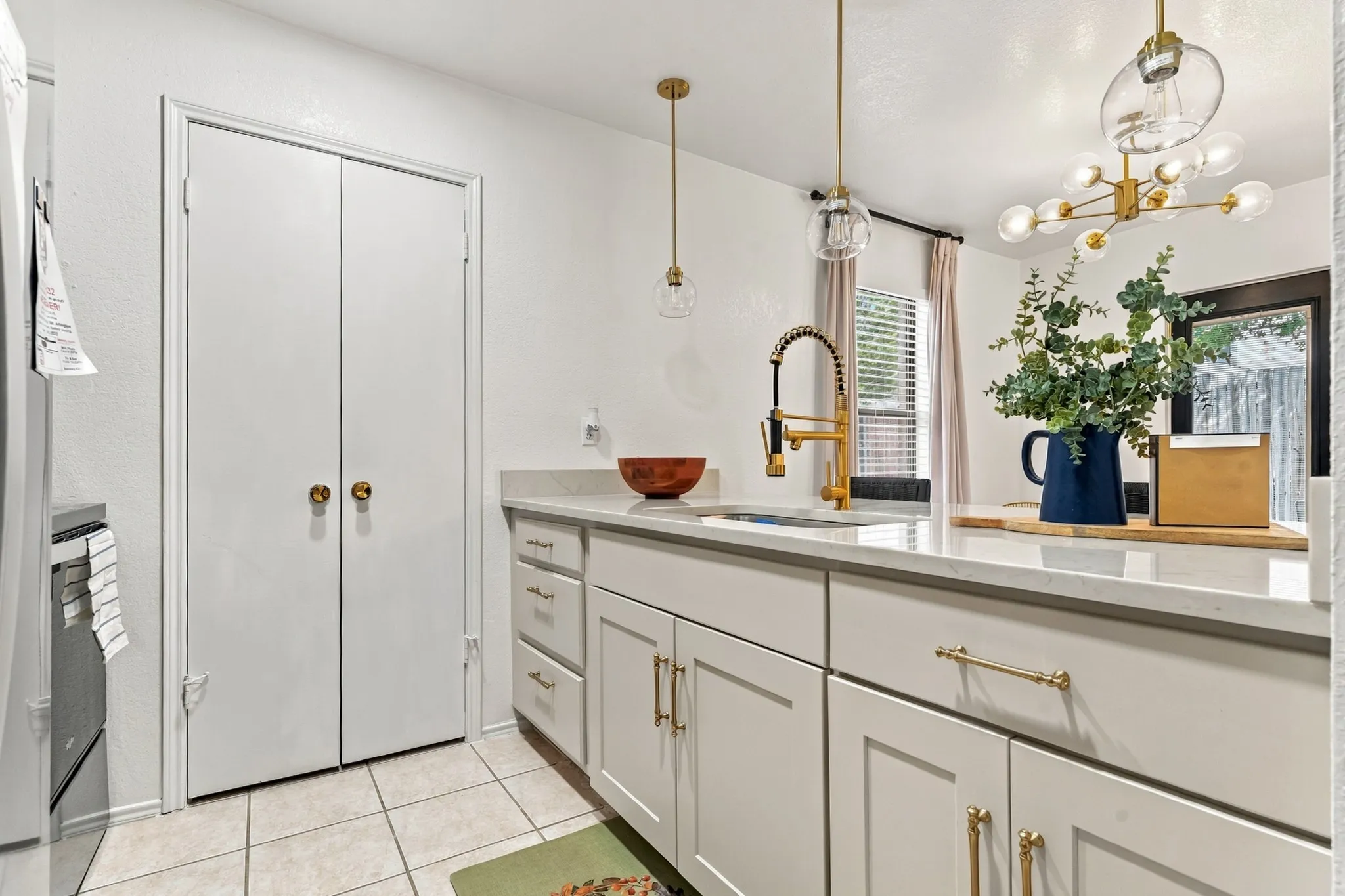 Single Family Residence For Sale in Tarrant County , 831 Valleybrooke Drive, Arlington, Texas 76001, 2 Bedroom, 2 Bathroom, Garage spaces, 1,053 Sqft, built in 1986, mls#21399688, Real Estate Agent in Arlington, Homes For Sale in Tarrant county, Homes For Sale in Arlington, Realtor in Arlington Texas, Real Estate Brokerage Independent Realty Texas, Luminita Cordes Realtor