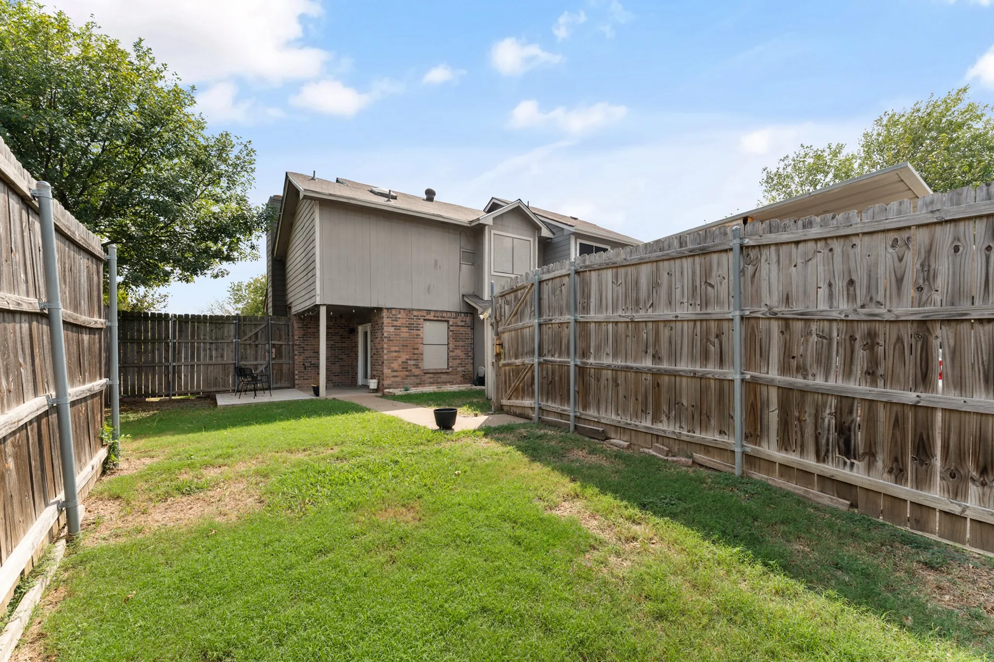 Single Family Residence For Sale in Tarrant County , 831 Valleybrooke Drive, Arlington, Texas 76001, 2 Bedroom, 2 Bathroom, Garage spaces, 1,053 Sqft, built in 1986, mls#21399688, Real Estate Agent in Arlington, Homes For Sale in Tarrant county, Homes For Sale in Arlington, Realtor in Arlington Texas, Real Estate Brokerage Independent Realty Texas, Luminita Cordes Realtor
