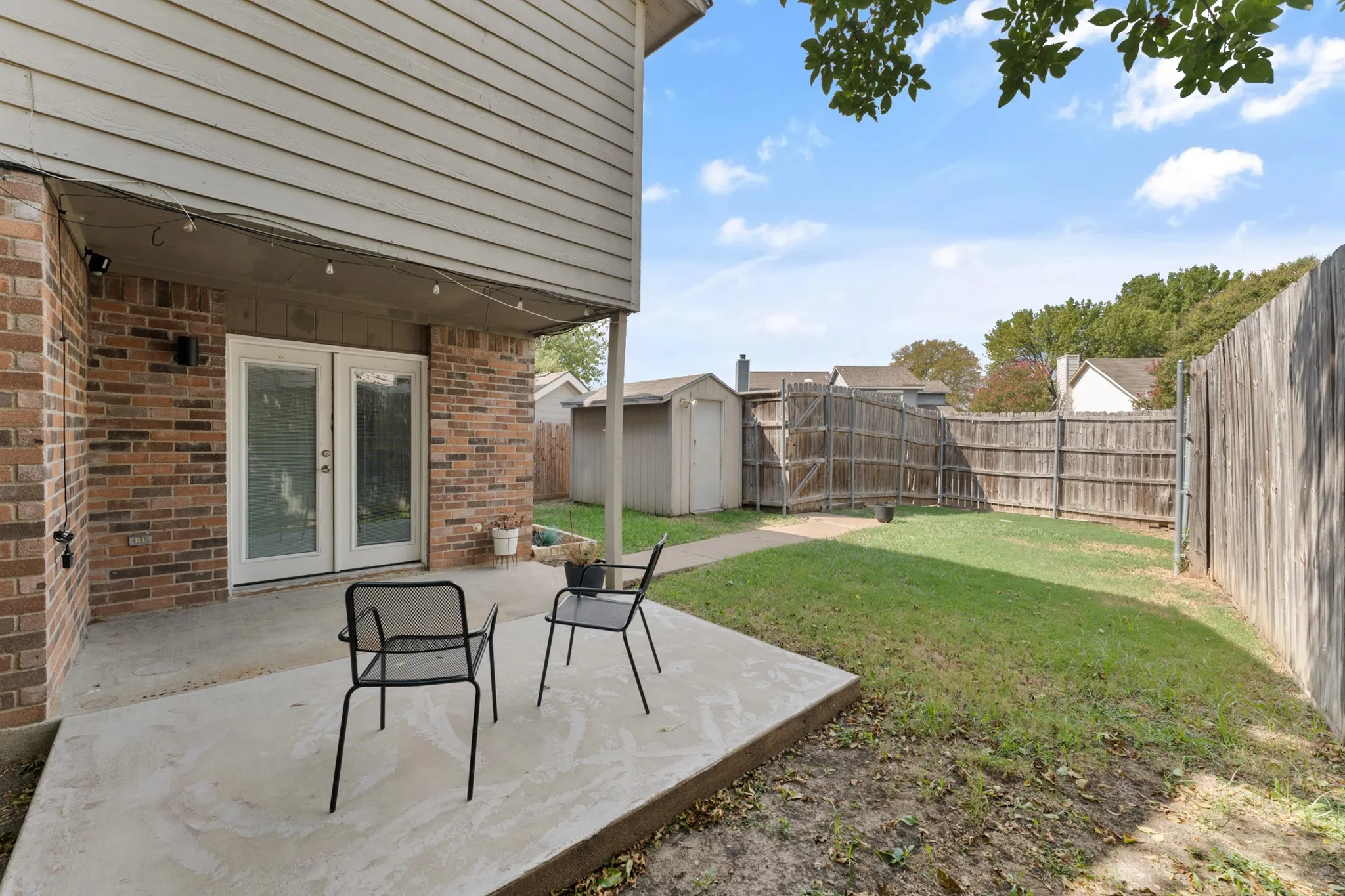 Single Family Residence For Sale in Tarrant County , 831 Valleybrooke Drive, Arlington, Texas 76001, 2 Bedroom, 2 Bathroom, Garage spaces, 1,053 Sqft, built in 1986, mls#21399688, Real Estate Agent in Arlington, Homes For Sale in Tarrant county, Homes For Sale in Arlington, Realtor in Arlington Texas, Real Estate Brokerage Independent Realty Texas, Luminita Cordes Realtor