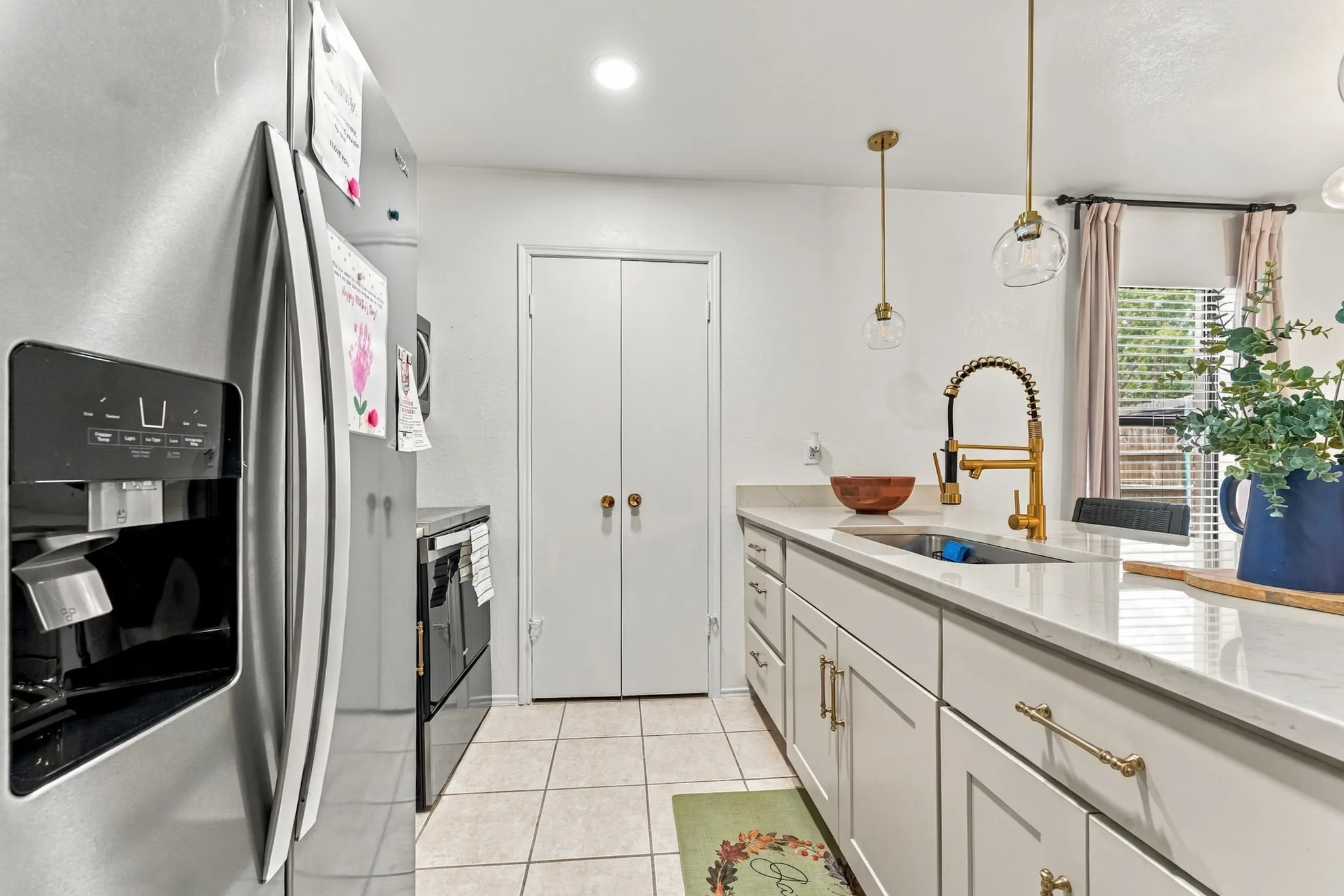 Single Family Residence For Sale in Tarrant County , 831 Valleybrooke Drive, Arlington, Texas 76001, 2 Bedroom, 2 Bathroom, Garage spaces, 1,053 Sqft, built in 1986, mls#21399688, Real Estate Agent in Arlington, Homes For Sale in Tarrant county, Homes For Sale in Arlington, Realtor in Arlington Texas, Real Estate Brokerage Independent Realty Texas, Luminita Cordes Realtor