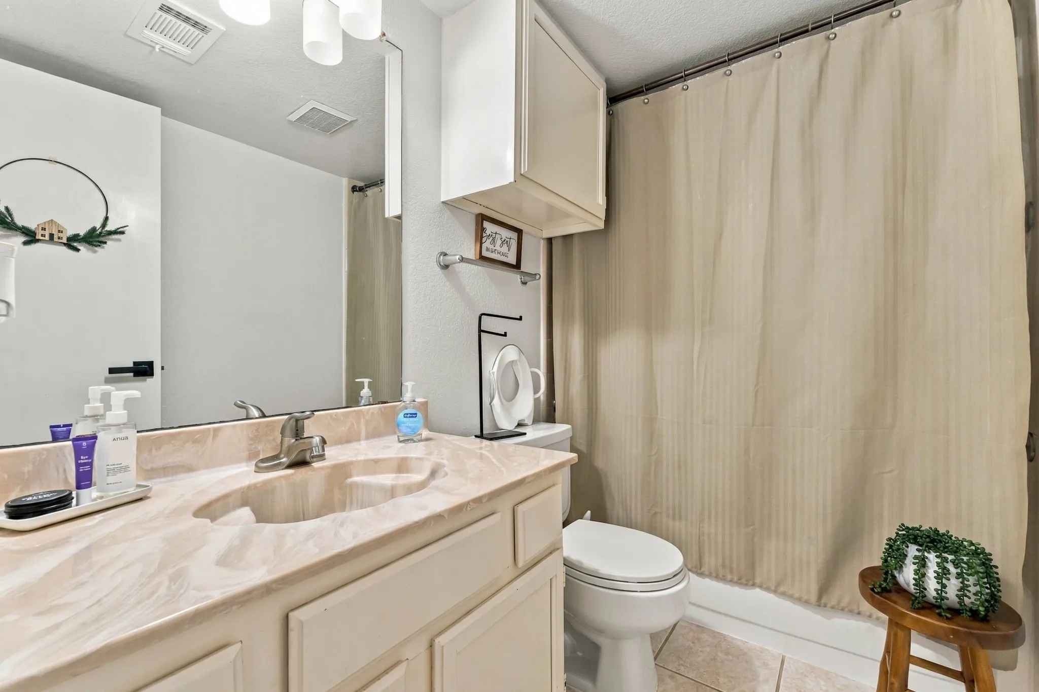 Single Family Residence For Sale in Tarrant County , 831 Valleybrooke Drive, Arlington, Texas 76001, 2 Bedroom, 2 Bathroom, Garage spaces, 1,053 Sqft, built in 1986, mls#21399688, Real Estate Agent in Arlington, Homes For Sale in Tarrant county, Homes For Sale in Arlington, Realtor in Arlington Texas, Real Estate Brokerage Independent Realty Texas, Luminita Cordes Realtor