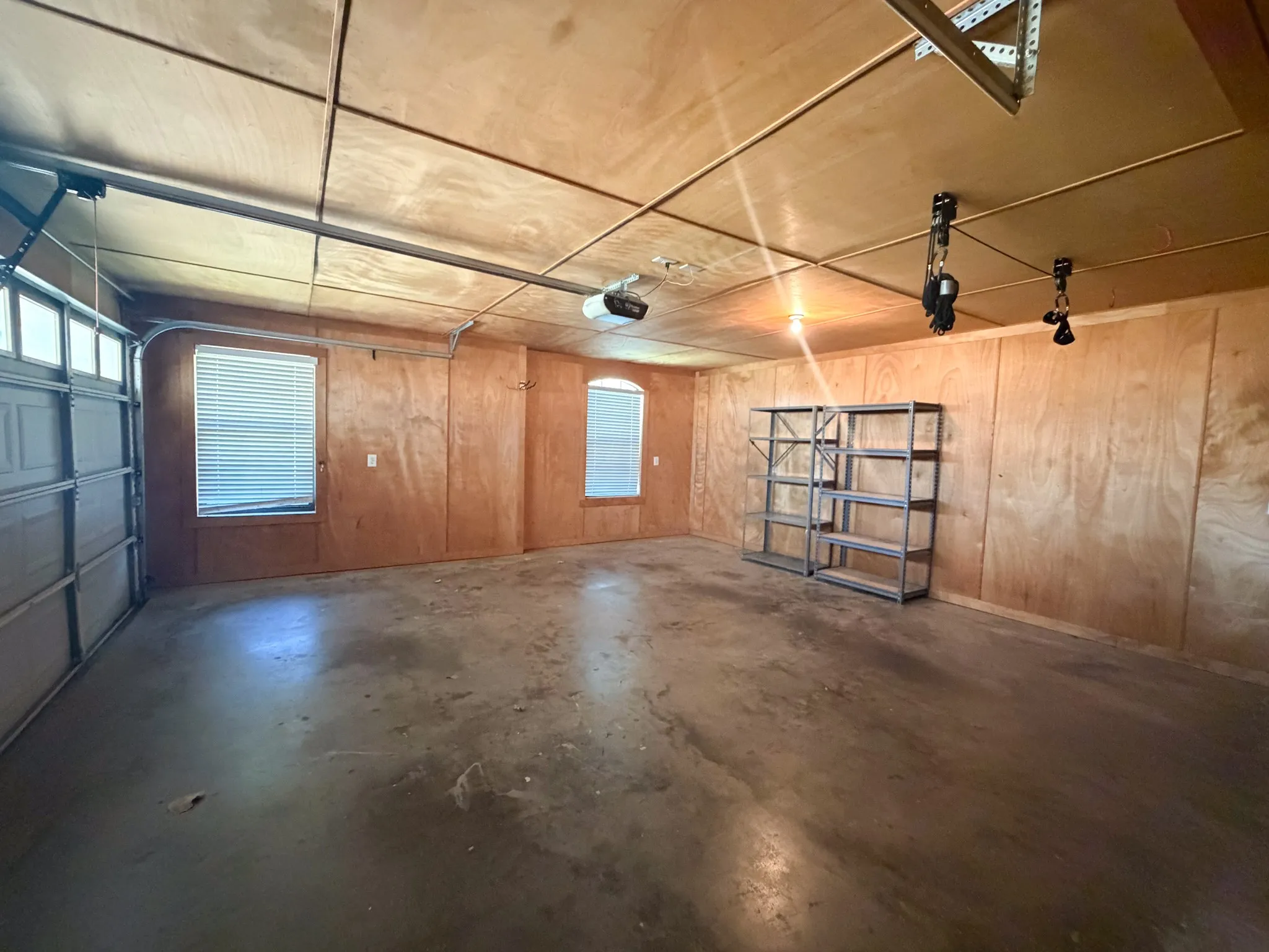 Single Family Residence For Rent in Ellis County , 163 Highland Drive, Ennis, Texas 75119, 3 Bedroom, 2 Bathroom, 2 Garage spaces, 1,450 Sqft, built in 2004, mls#21399817, Real Estate Agent in Ennis, Homes For Rent in Ellis county, Homes For Rent in Ennis, Realtor in Ennis Texas, Real Estate Brokerage Independent Realty Texas, Luminita Cordes Realtor