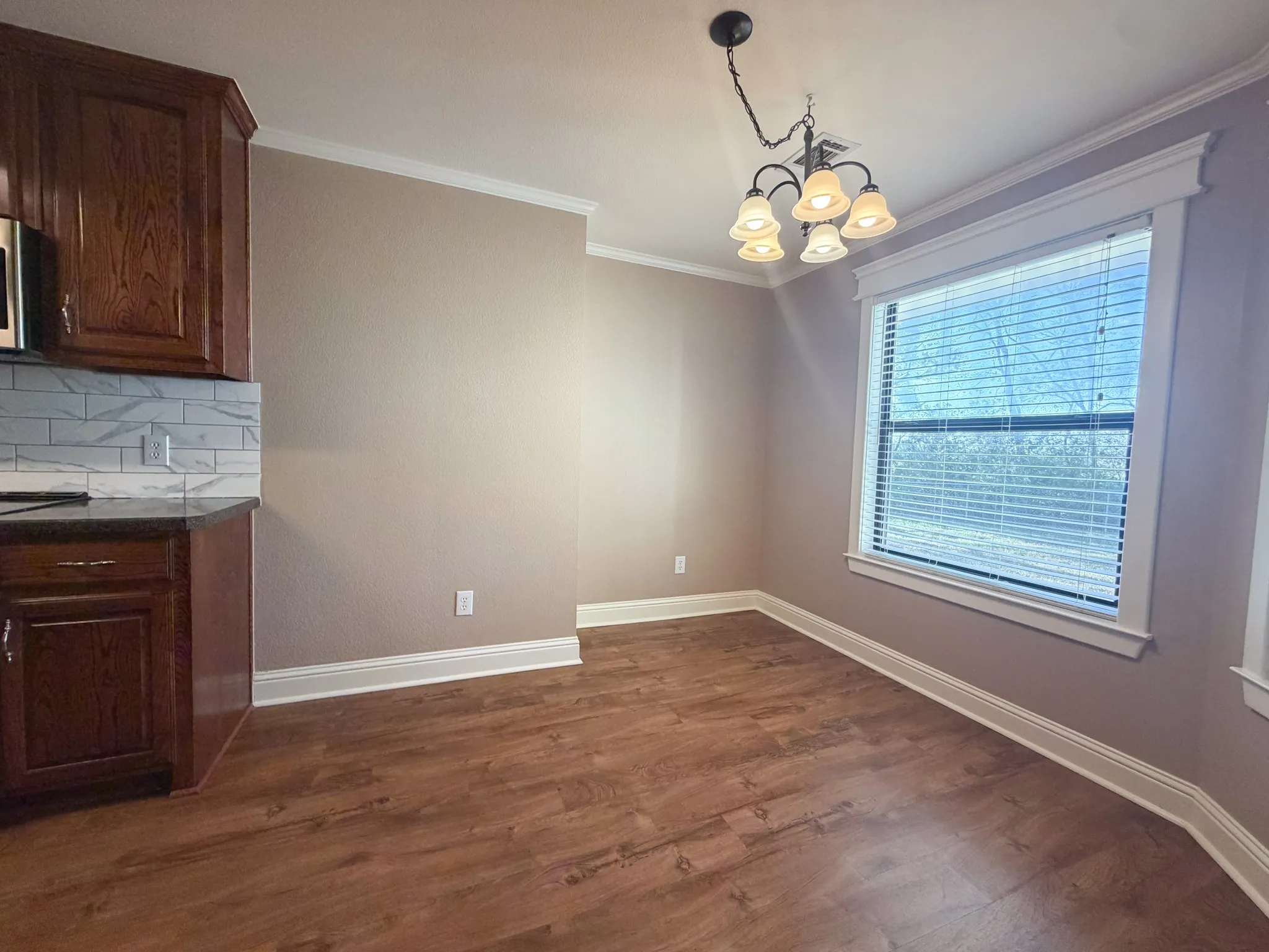 Single Family Residence For Rent in Ellis County , 163 Highland Drive, Ennis, Texas 75119, 3 Bedroom, 2 Bathroom, 2 Garage spaces, 1,450 Sqft, built in 2004, mls#21399817, Real Estate Agent in Ennis, Homes For Rent in Ellis county, Homes For Rent in Ennis, Realtor in Ennis Texas, Real Estate Brokerage Independent Realty Texas, Luminita Cordes Realtor