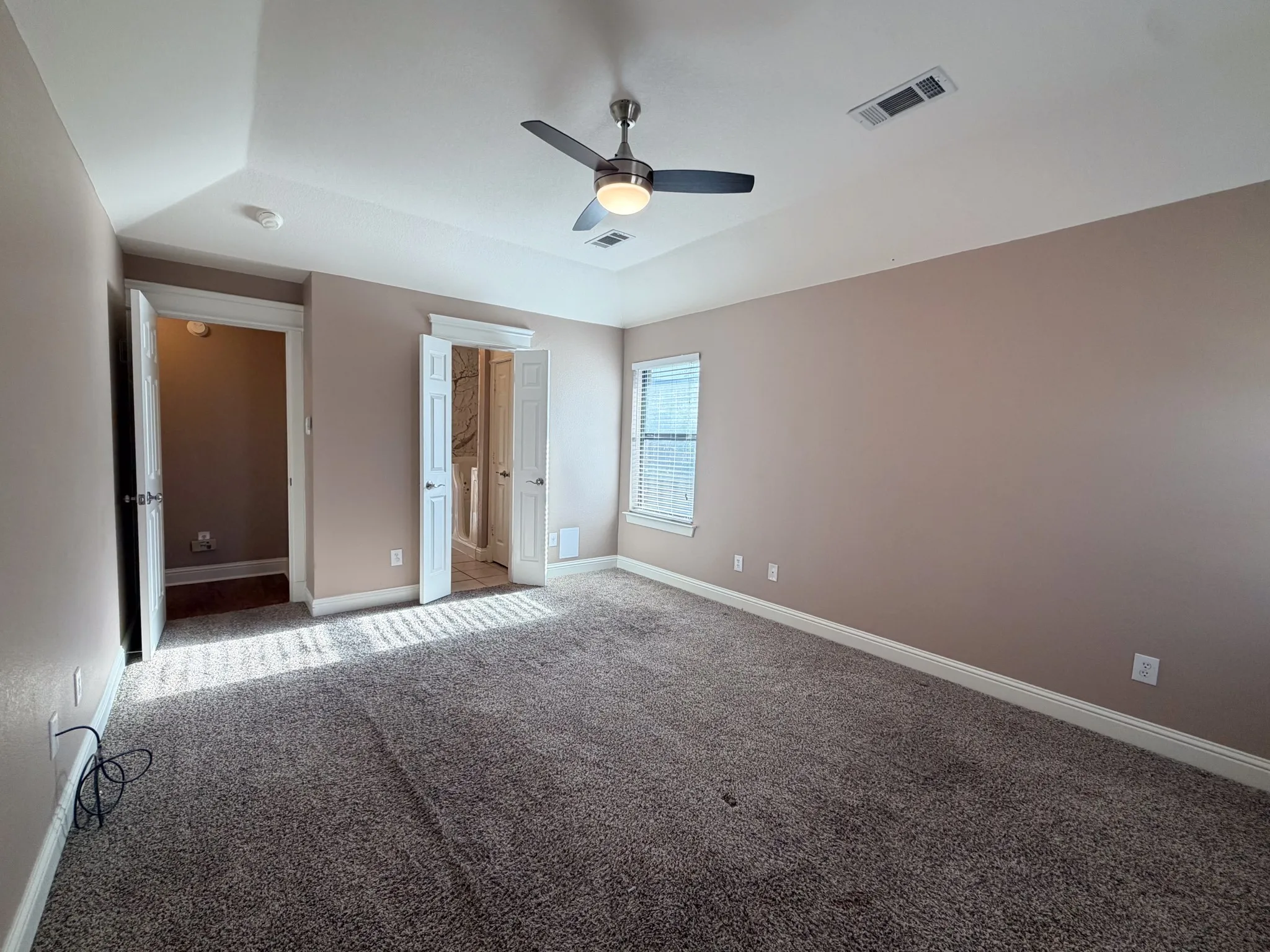 Single Family Residence For Rent in Ellis County , 163 Highland Drive, Ennis, Texas 75119, 3 Bedroom, 2 Bathroom, 2 Garage spaces, 1,450 Sqft, built in 2004, mls#21399817, Real Estate Agent in Ennis, Homes For Rent in Ellis county, Homes For Rent in Ennis, Realtor in Ennis Texas, Real Estate Brokerage Independent Realty Texas, Luminita Cordes Realtor