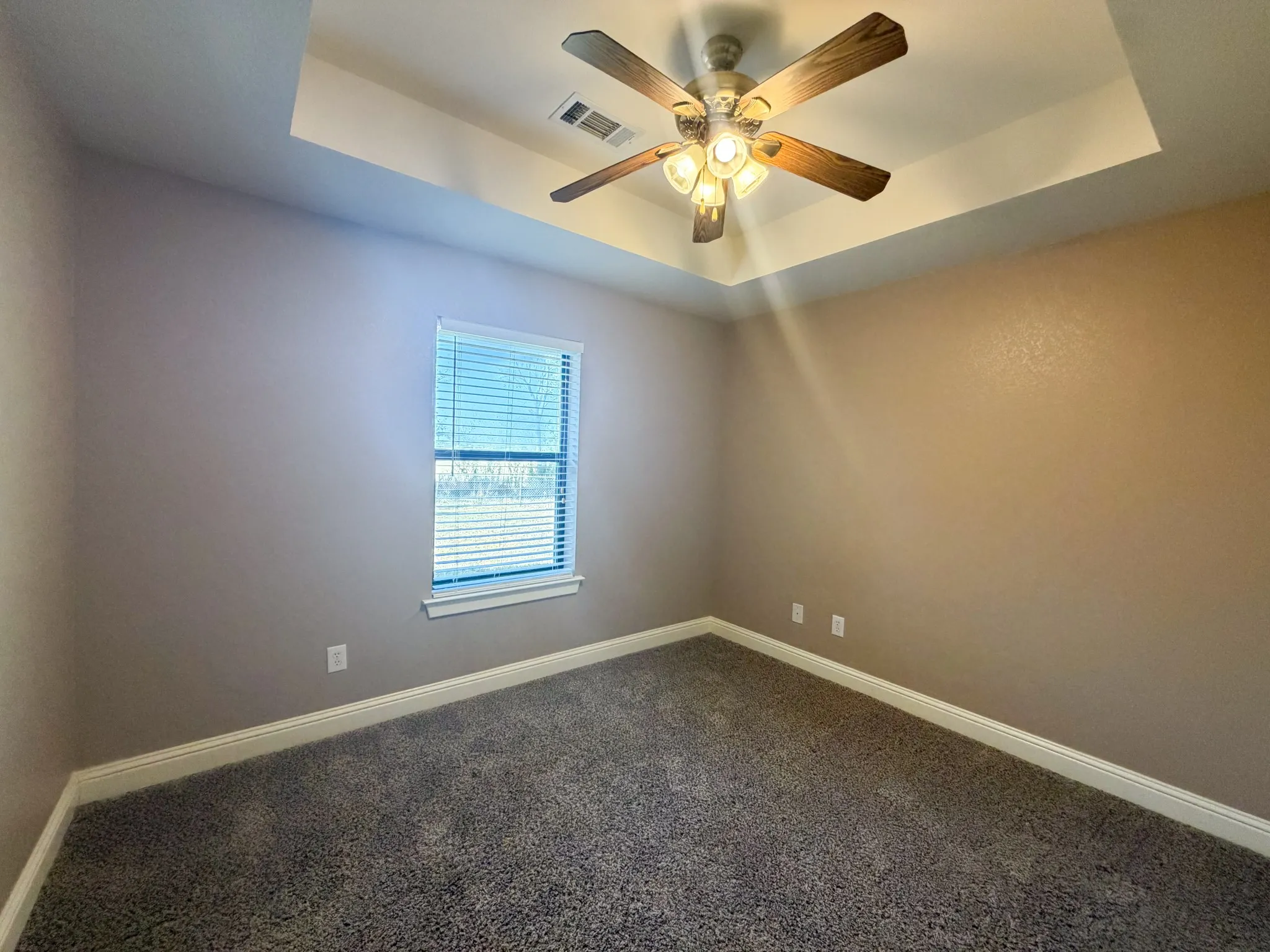 Single Family Residence For Rent in Ellis County , 163 Highland Drive, Ennis, Texas 75119, 3 Bedroom, 2 Bathroom, 2 Garage spaces, 1,450 Sqft, built in 2004, mls#21399817, Real Estate Agent in Ennis, Homes For Rent in Ellis county, Homes For Rent in Ennis, Realtor in Ennis Texas, Real Estate Brokerage Independent Realty Texas, Luminita Cordes Realtor