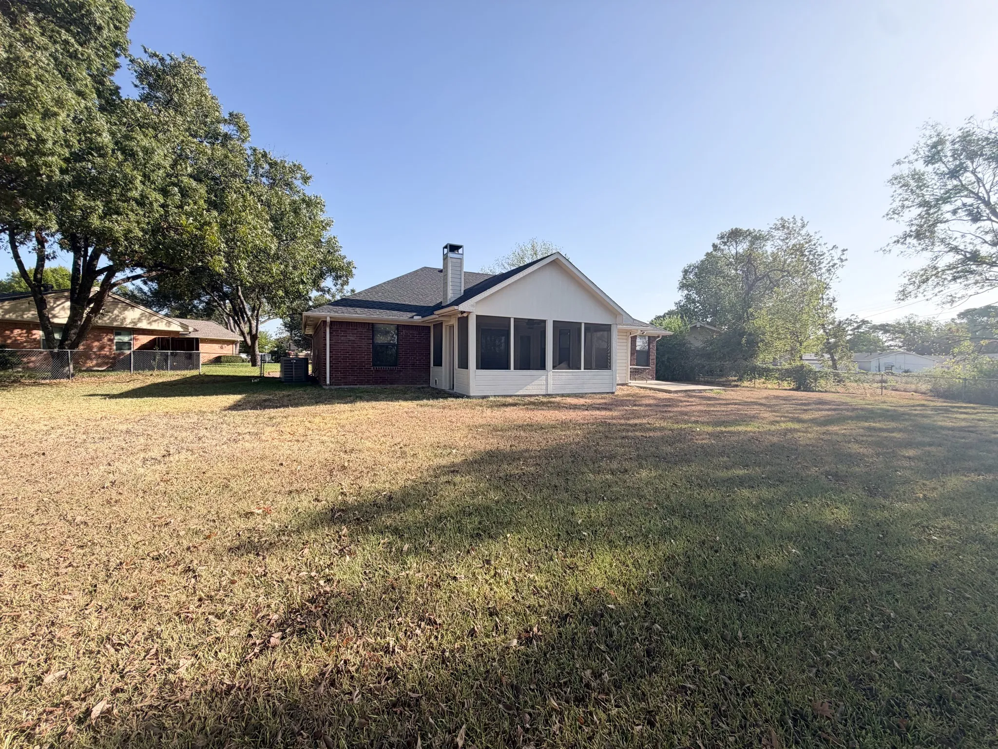 Single Family Residence For Rent in Ellis County , 163 Highland Drive, Ennis, Texas 75119, 3 Bedroom, 2 Bathroom, 2 Garage spaces, 1,450 Sqft, built in 2004, mls#21399817, Real Estate Agent in Ennis, Homes For Rent in Ellis county, Homes For Rent in Ennis, Realtor in Ennis Texas, Real Estate Brokerage Independent Realty Texas, Luminita Cordes Realtor