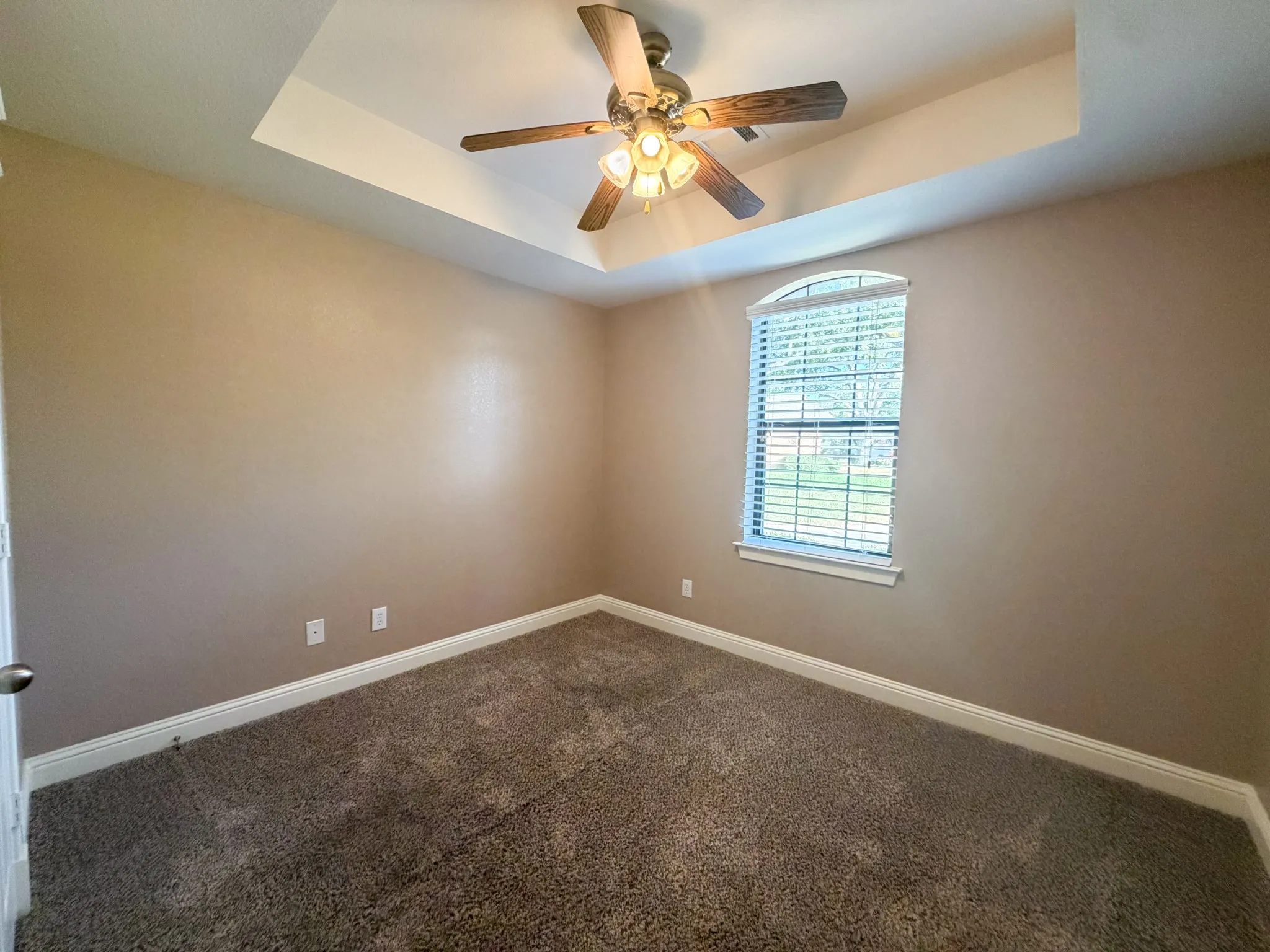 Single Family Residence For Rent in Ellis County , 163 Highland Drive, Ennis, Texas 75119, 3 Bedroom, 2 Bathroom, 2 Garage spaces, 1,450 Sqft, built in 2004, mls#21399817, Real Estate Agent in Ennis, Homes For Rent in Ellis county, Homes For Rent in Ennis, Realtor in Ennis Texas, Real Estate Brokerage Independent Realty Texas, Luminita Cordes Realtor