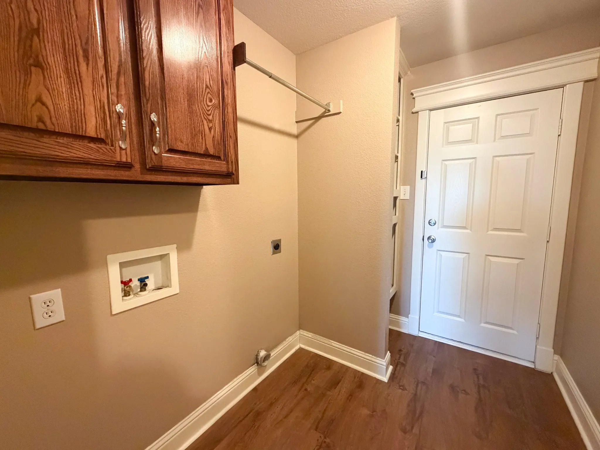 Single Family Residence For Rent in Ellis County , 163 Highland Drive, Ennis, Texas 75119, 3 Bedroom, 2 Bathroom, 2 Garage spaces, 1,450 Sqft, built in 2004, mls#21399817, Real Estate Agent in Ennis, Homes For Rent in Ellis county, Homes For Rent in Ennis, Realtor in Ennis Texas, Real Estate Brokerage Independent Realty Texas, Luminita Cordes Realtor