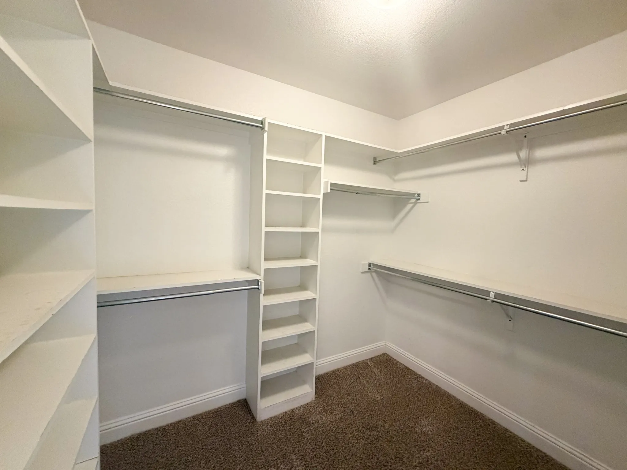 Single Family Residence For Rent in Ellis County , 163 Highland Drive, Ennis, Texas 75119, 3 Bedroom, 2 Bathroom, 2 Garage spaces, 1,450 Sqft, built in 2004, mls#21399817, Real Estate Agent in Ennis, Homes For Rent in Ellis county, Homes For Rent in Ennis, Realtor in Ennis Texas, Real Estate Brokerage Independent Realty Texas, Luminita Cordes Realtor