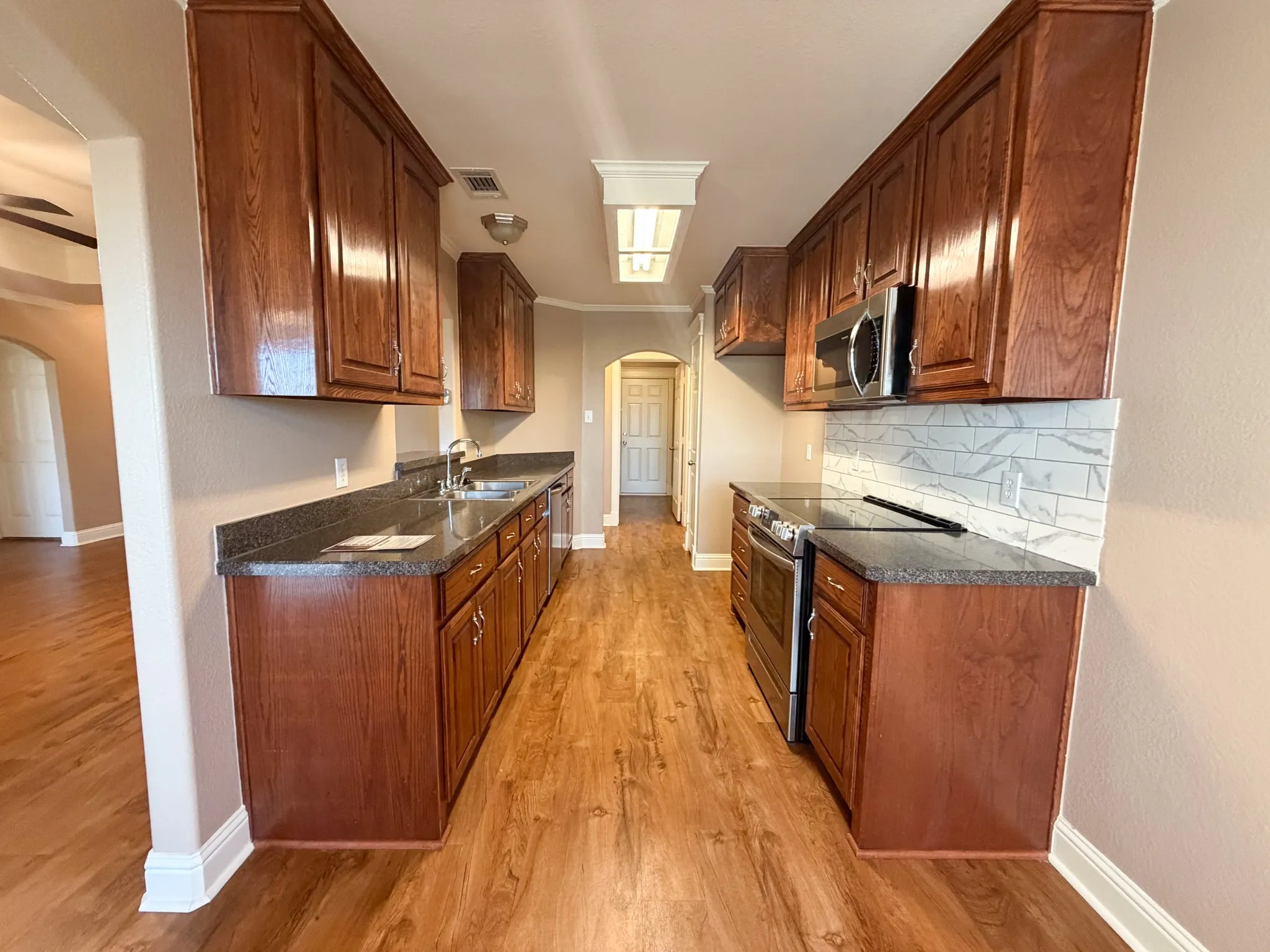 Single Family Residence For Rent in Ellis County , 163 Highland Drive, Ennis, Texas 75119, 3 Bedroom, 2 Bathroom, 2 Garage spaces, 1,450 Sqft, built in 2004, mls#21399817, Real Estate Agent in Ennis, Homes For Rent in Ellis county, Homes For Rent in Ennis, Realtor in Ennis Texas, Real Estate Brokerage Independent Realty Texas, Luminita Cordes Realtor