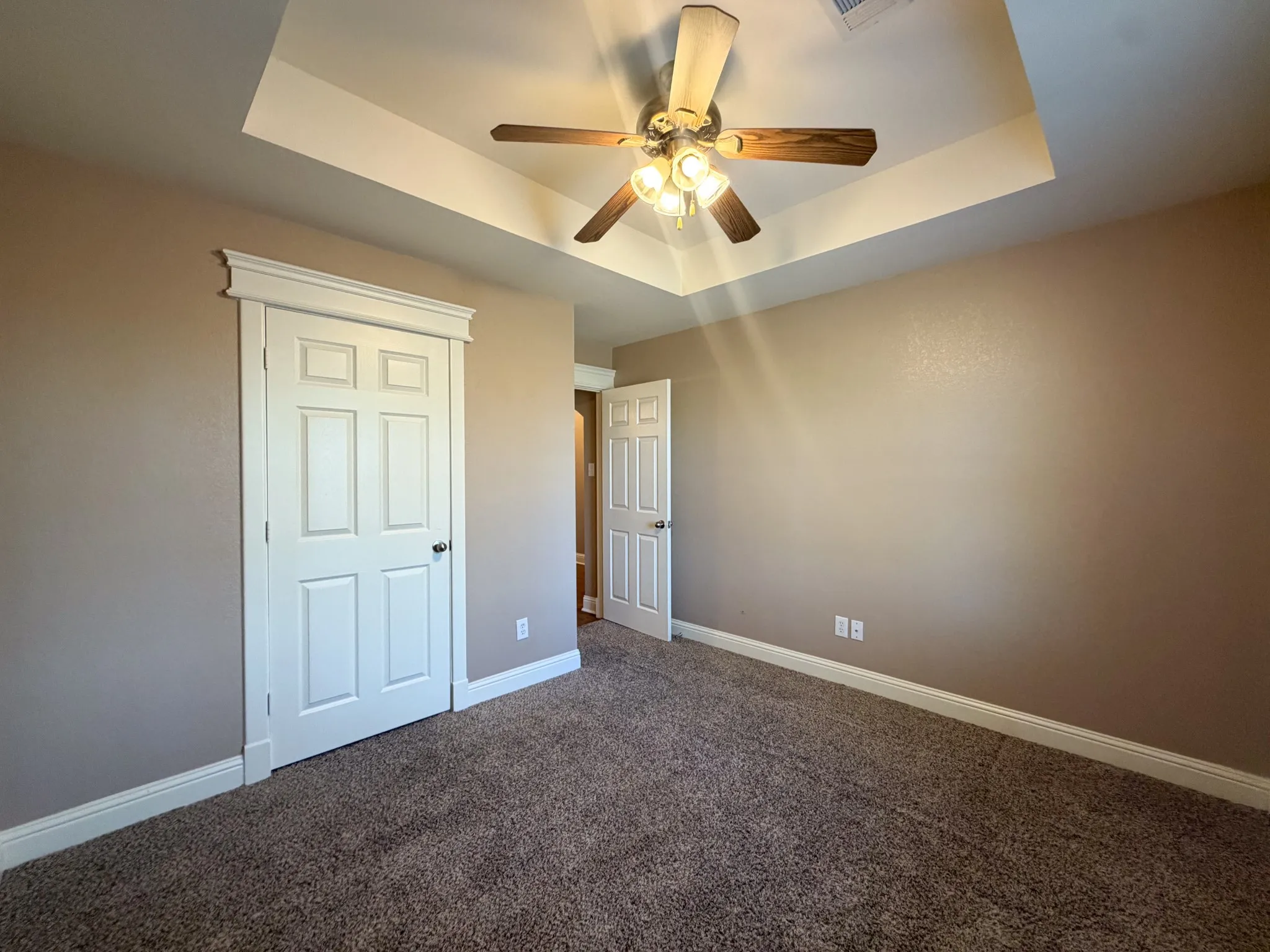 Single Family Residence For Rent in Ellis County , 163 Highland Drive, Ennis, Texas 75119, 3 Bedroom, 2 Bathroom, 2 Garage spaces, 1,450 Sqft, built in 2004, mls#21399817, Real Estate Agent in Ennis, Homes For Rent in Ellis county, Homes For Rent in Ennis, Realtor in Ennis Texas, Real Estate Brokerage Independent Realty Texas, Luminita Cordes Realtor