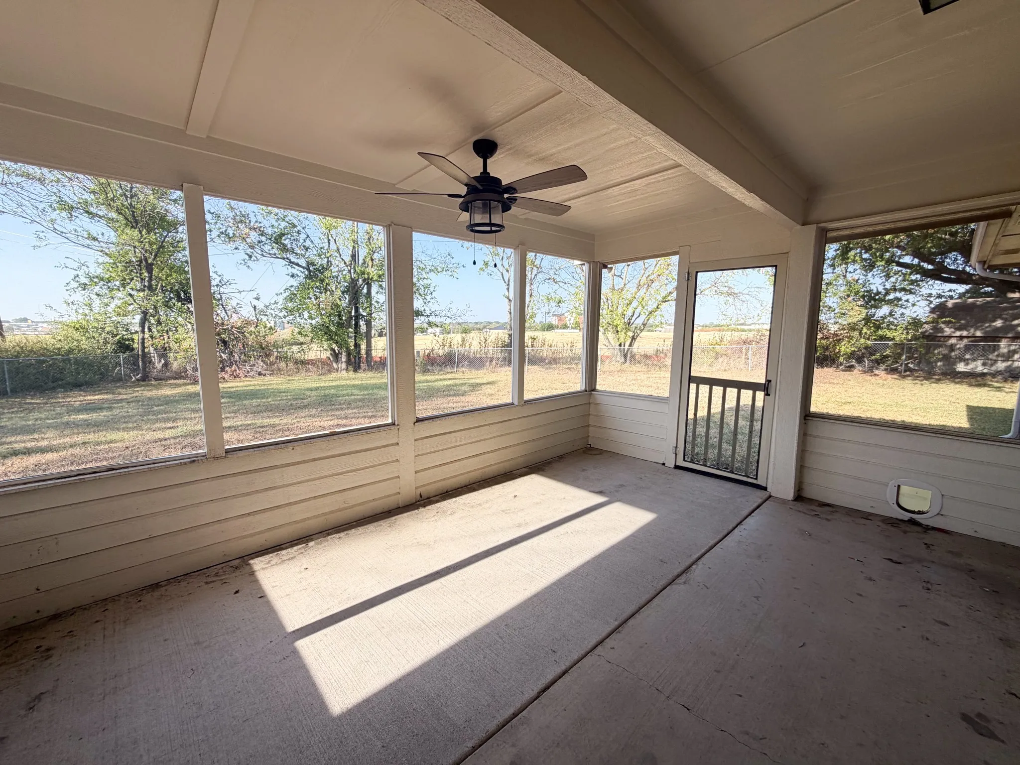 Single Family Residence For Rent in Ellis County , 163 Highland Drive, Ennis, Texas 75119, 3 Bedroom, 2 Bathroom, 2 Garage spaces, 1,450 Sqft, built in 2004, mls#21399817, Real Estate Agent in Ennis, Homes For Rent in Ellis county, Homes For Rent in Ennis, Realtor in Ennis Texas, Real Estate Brokerage Independent Realty Texas, Luminita Cordes Realtor