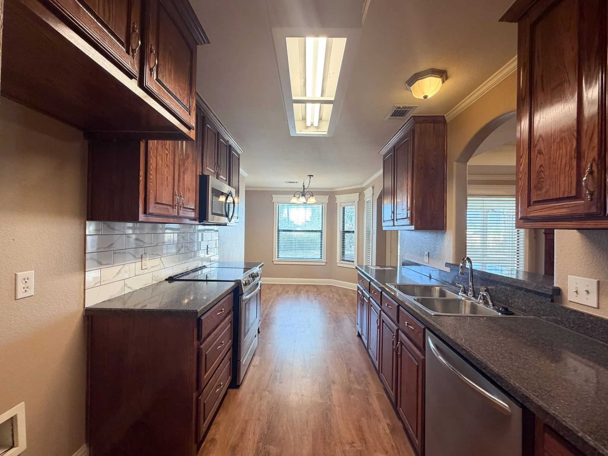 Single Family Residence For Rent in Ellis County , 163 Highland Drive, Ennis, Texas 75119, 3 Bedroom, 2 Bathroom, 2 Garage spaces, 1,450 Sqft, built in 2004, mls#21399817, Real Estate Agent in Ennis, Homes For Rent in Ellis county, Homes For Rent in Ennis, Realtor in Ennis Texas, Real Estate Brokerage Independent Realty Texas, Luminita Cordes Realtor