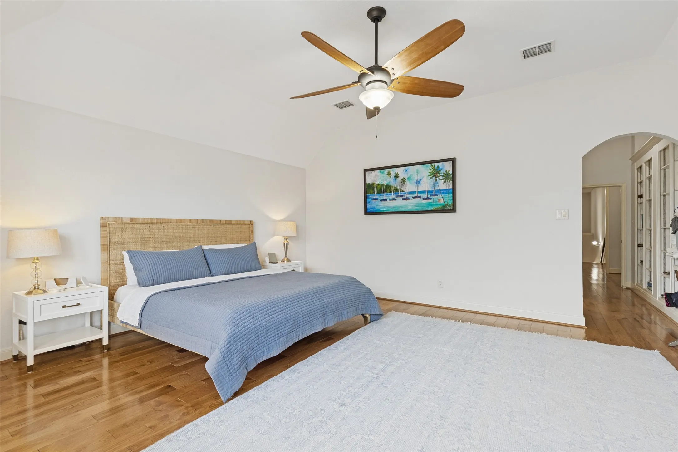 Townhouse For Sale in Dallas County , 1142 N Bishop Avenue, Dallas, Texas 75208, 3 Bedroom, 3 Bathroom, 2 Garage spaces, 2,819 Sqft, built in 2006, mls#21399806, Real Estate Agent in Dallas, Homes For Sale in Dallas county, Homes For Sale in Dallas, Realtor in Dallas Texas, Real Estate Brokerage Independent Realty Texas, Luminita Cordes Realtor
