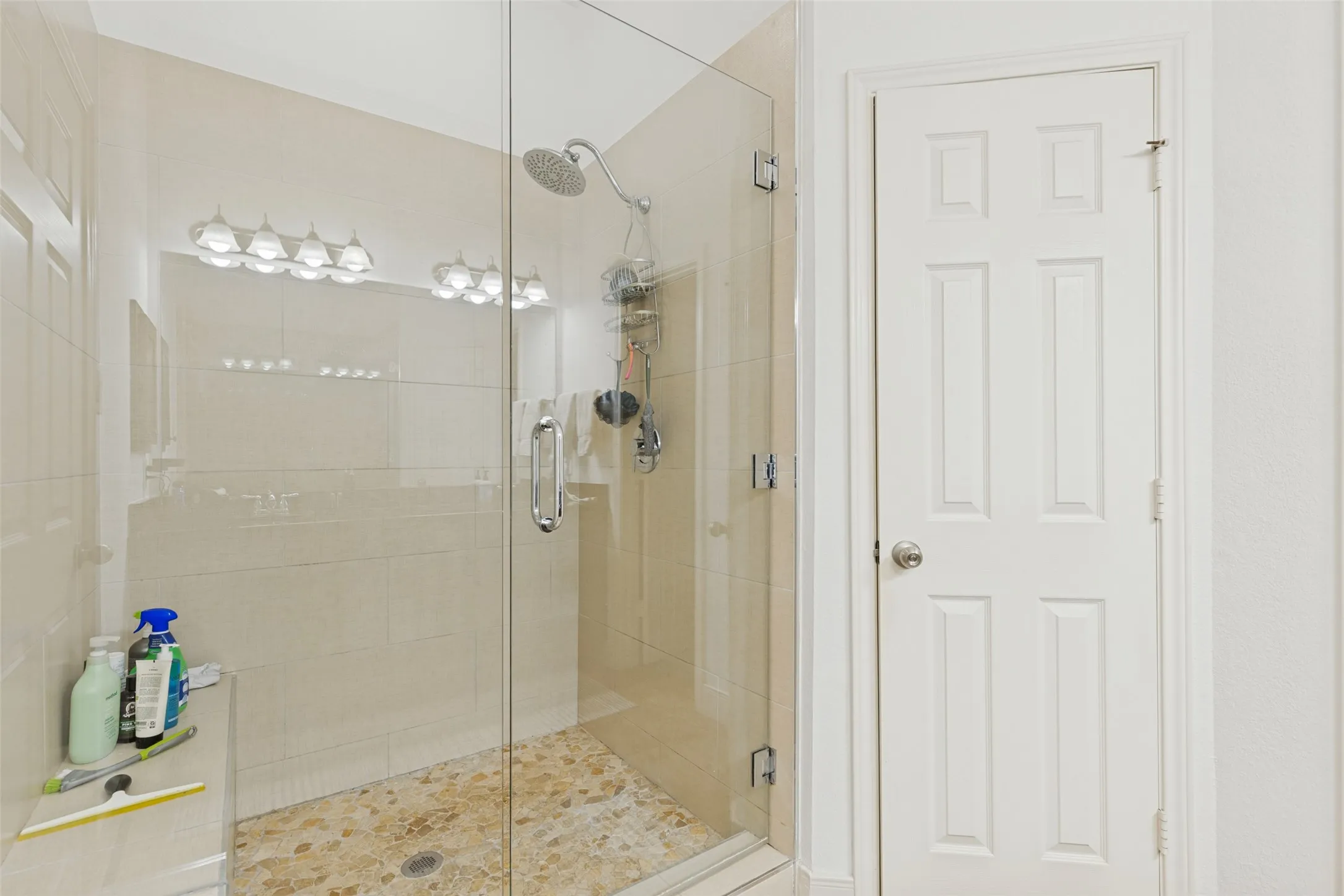 Townhouse For Sale in Dallas County , 1142 N Bishop Avenue, Dallas, Texas 75208, 3 Bedroom, 3 Bathroom, 2 Garage spaces, 2,819 Sqft, built in 2006, mls#21399806, Real Estate Agent in Dallas, Homes For Sale in Dallas county, Homes For Sale in Dallas, Realtor in Dallas Texas, Real Estate Brokerage Independent Realty Texas, Luminita Cordes Realtor