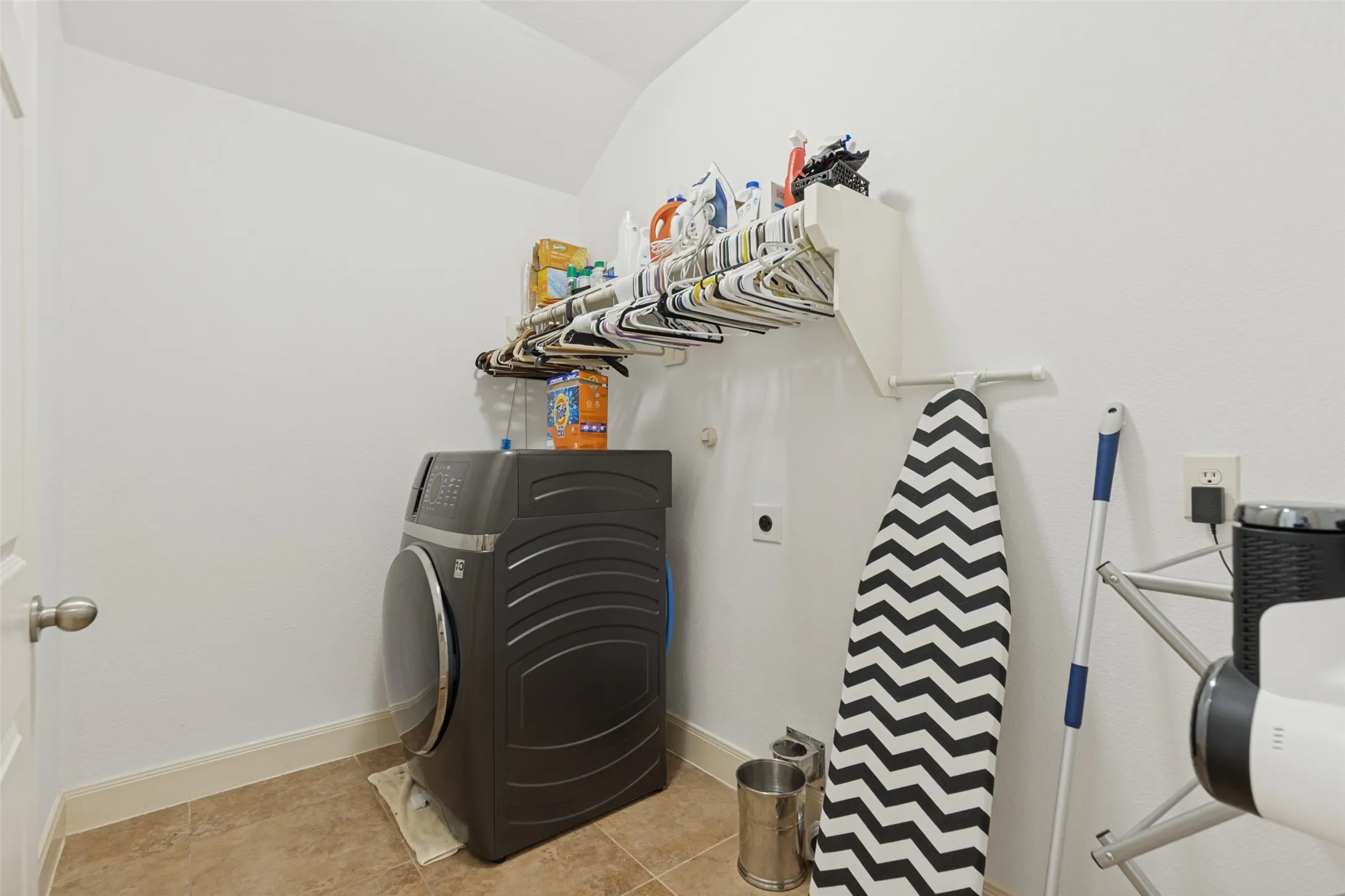 Townhouse For Sale in Dallas County , 1142 N Bishop Avenue, Dallas, Texas 75208, 3 Bedroom, 3 Bathroom, 2 Garage spaces, 2,819 Sqft, built in 2006, mls#21399806, Real Estate Agent in Dallas, Homes For Sale in Dallas county, Homes For Sale in Dallas, Realtor in Dallas Texas, Real Estate Brokerage Independent Realty Texas, Luminita Cordes Realtor