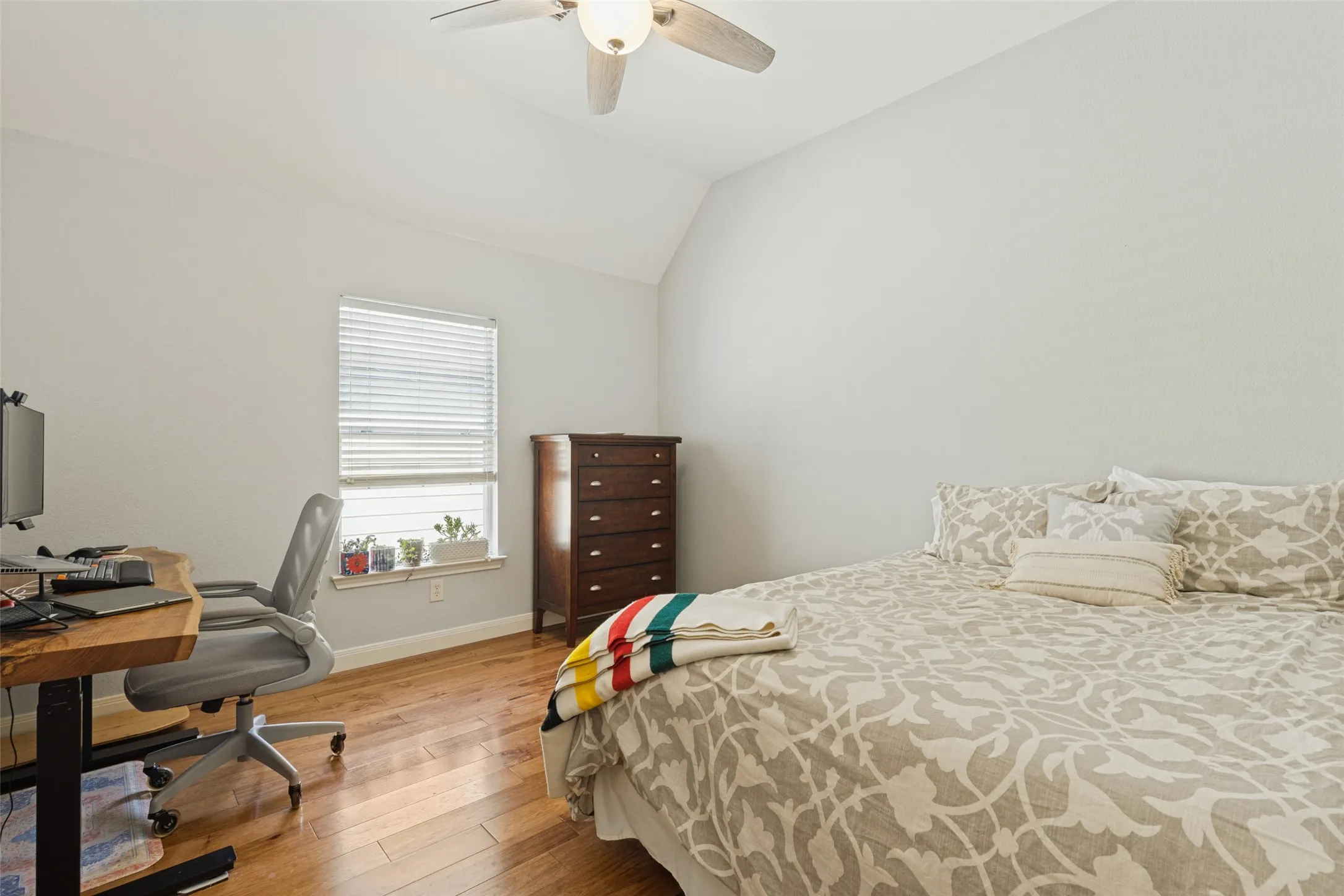 Townhouse For Sale in Dallas County , 1142 N Bishop Avenue, Dallas, Texas 75208, 3 Bedroom, 3 Bathroom, 2 Garage spaces, 2,819 Sqft, built in 2006, mls#21399806, Real Estate Agent in Dallas, Homes For Sale in Dallas county, Homes For Sale in Dallas, Realtor in Dallas Texas, Real Estate Brokerage Independent Realty Texas, Luminita Cordes Realtor