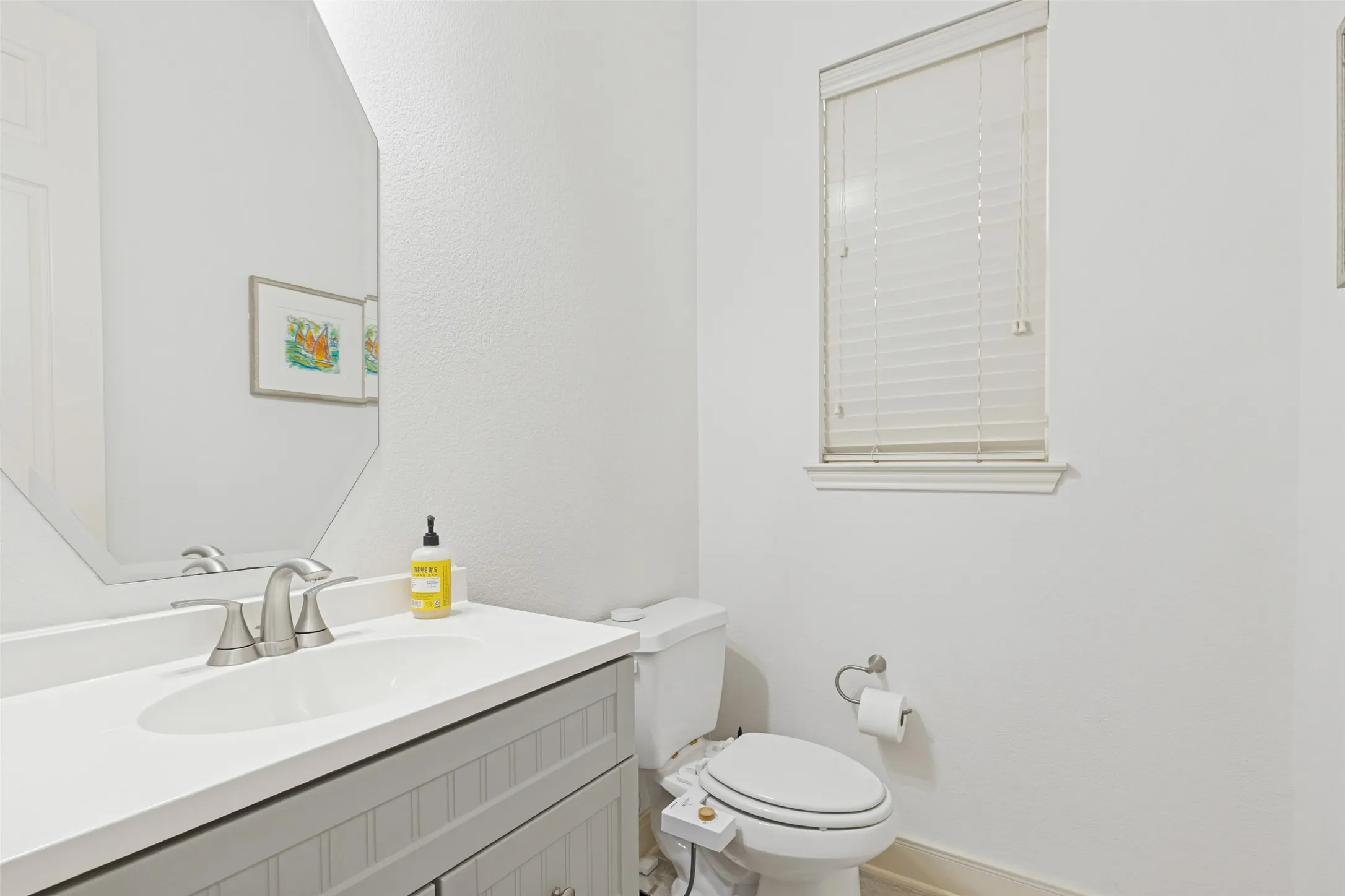 Townhouse For Sale in Dallas County , 1142 N Bishop Avenue, Dallas, Texas 75208, 3 Bedroom, 3 Bathroom, 2 Garage spaces, 2,819 Sqft, built in 2006, mls#21399806, Real Estate Agent in Dallas, Homes For Sale in Dallas county, Homes For Sale in Dallas, Realtor in Dallas Texas, Real Estate Brokerage Independent Realty Texas, Luminita Cordes Realtor