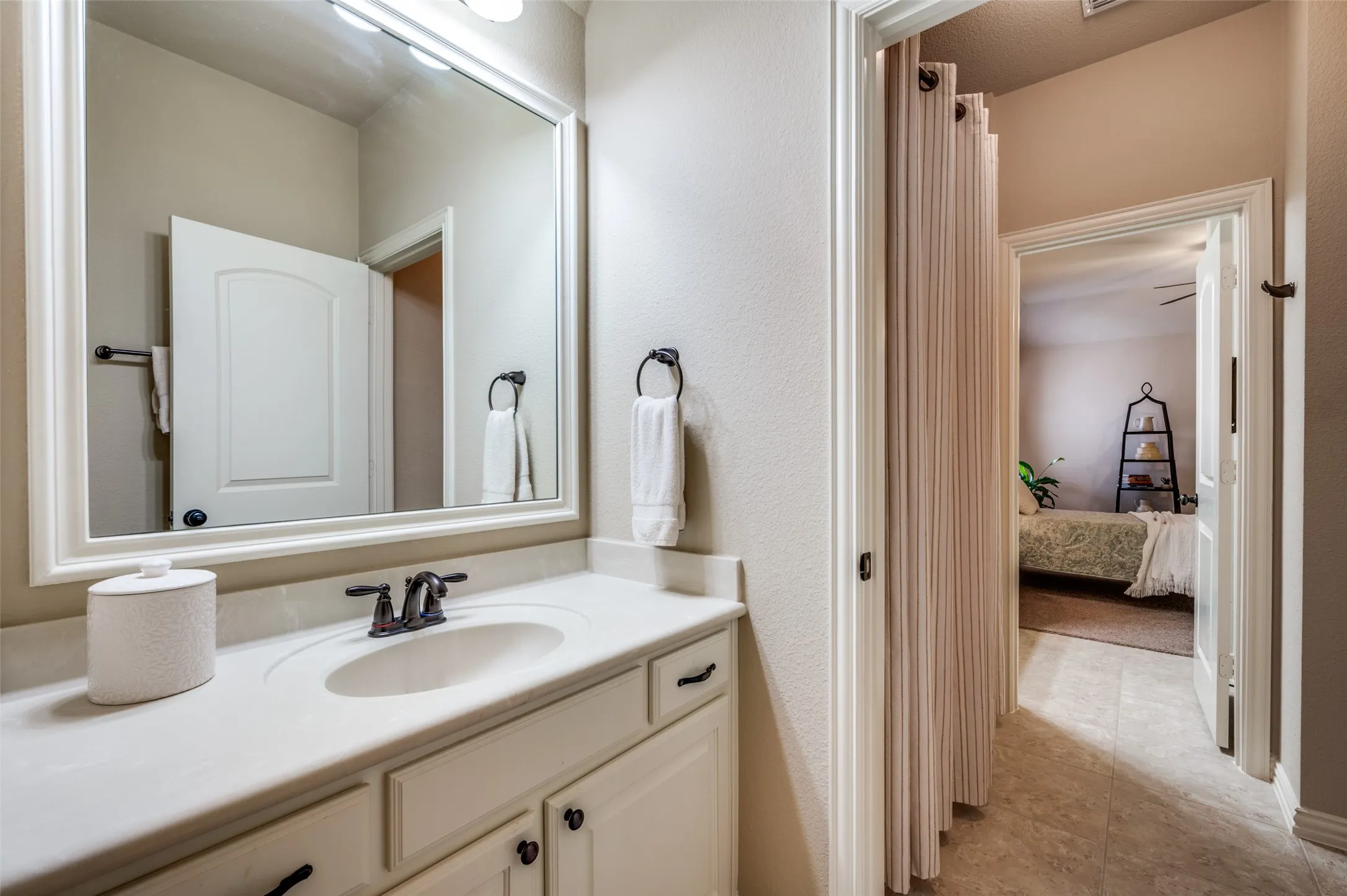 Single Family Residence For Sale in Collin County , 14860 Bardwell Lane, Frisco, Texas 75035, 5 Bedroom, 5 Bathroom, 3 Garage spaces, 4,776 Sqft, built in 2012, mls#21399780, Real Estate Agent in Frisco, Homes For Sale in Collin county, Homes For Sale in Frisco, Realtor in Frisco Texas, Real Estate Brokerage Independent Realty Texas, Luminita Cordes Realtor