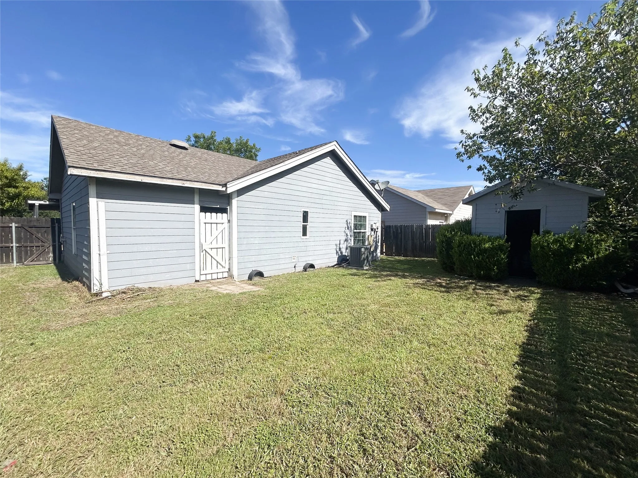 Single Family Residence For Rent in Ellis County , 111 5 Points Road, Waxahachie, Texas 75165, 3 Bedroom, 2 Bathroom, Garage spaces, 1,218 Sqft, built in 2001, mls#21399826, Real Estate Agent in Waxahachie, Homes For Rent in Ellis county, Homes For Rent in Waxahachie, Realtor in Waxahachie Texas, Real Estate Brokerage Independent Realty Texas, Luminita Cordes Realtor