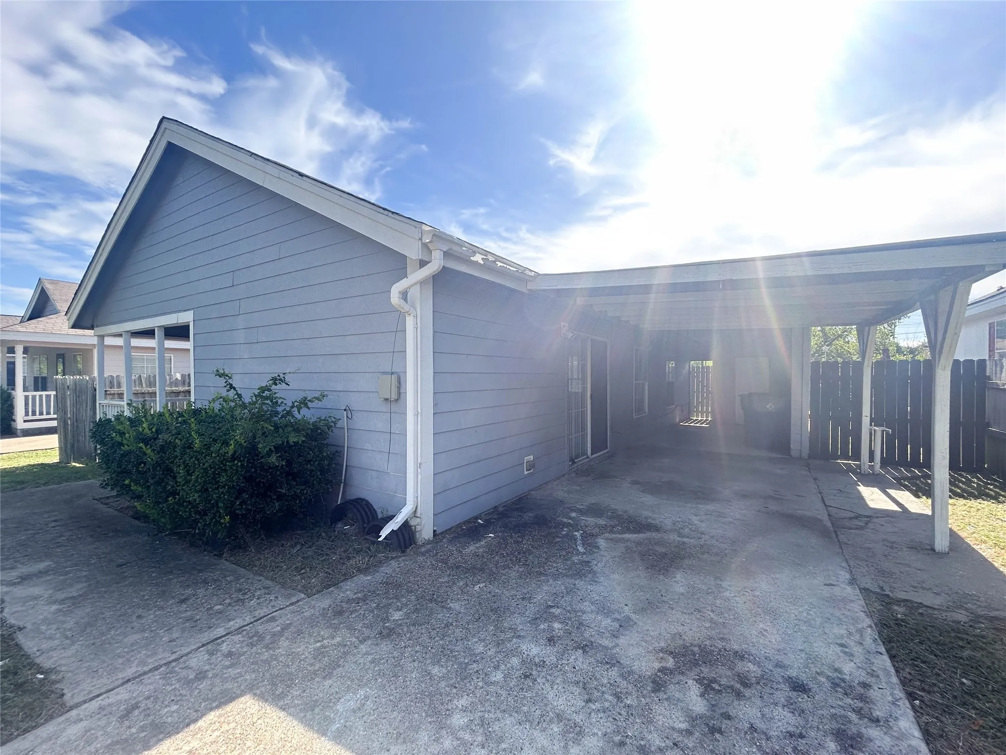 Single Family Residence For Rent in Ellis County , 111 5 Points Road, Waxahachie, Texas 75165, 3 Bedroom, 2 Bathroom, Garage spaces, 1,218 Sqft, built in 2001, mls#21399826, Real Estate Agent in Waxahachie, Homes For Rent in Ellis county, Homes For Rent in Waxahachie, Realtor in Waxahachie Texas, Real Estate Brokerage Independent Realty Texas, Luminita Cordes Realtor