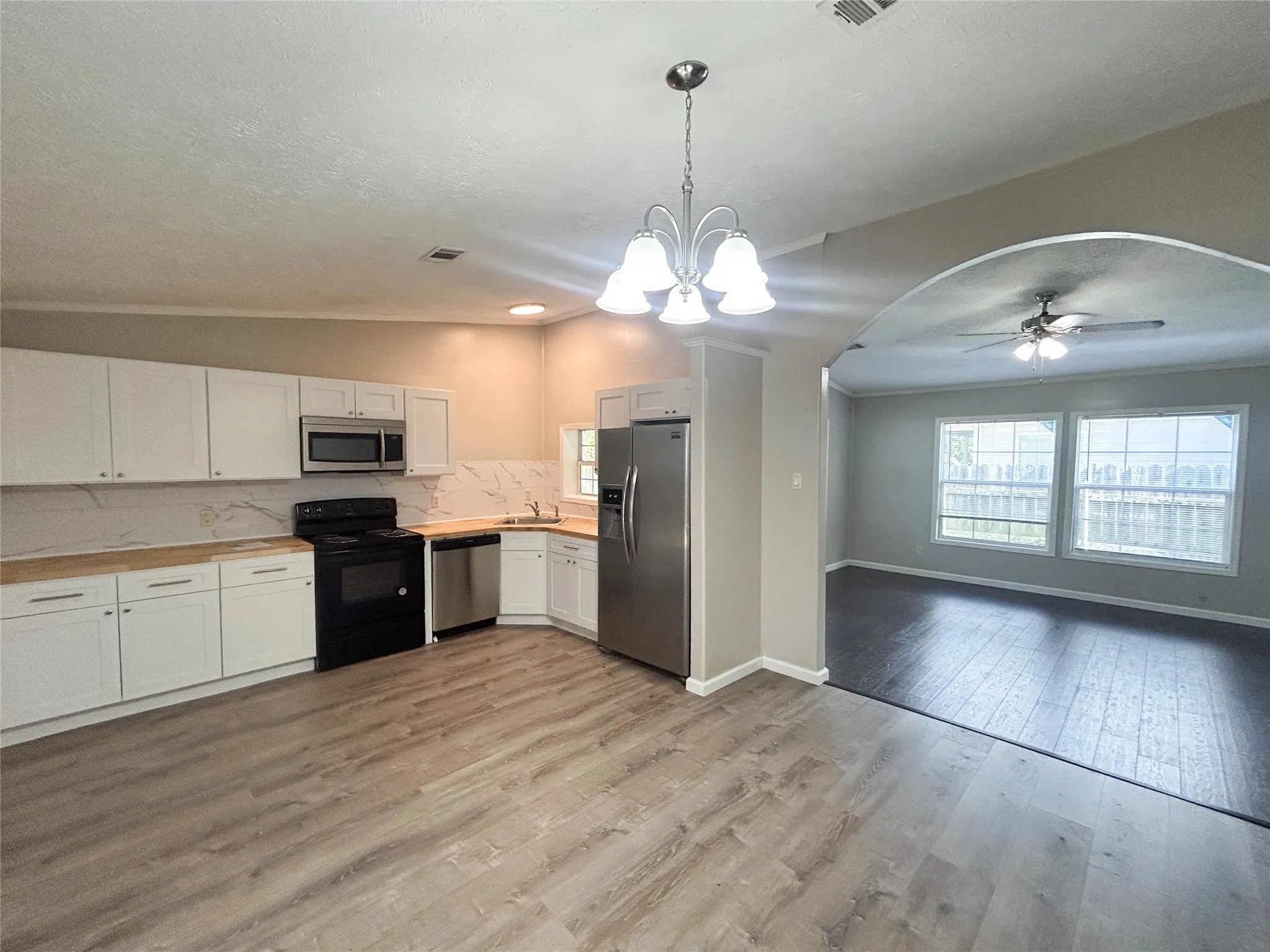 Single Family Residence For Rent in Ellis County , 111 5 Points Road, Waxahachie, Texas 75165, 3 Bedroom, 2 Bathroom, Garage spaces, 1,218 Sqft, built in 2001, mls#21399826, Real Estate Agent in Waxahachie, Homes For Rent in Ellis county, Homes For Rent in Waxahachie, Realtor in Waxahachie Texas, Real Estate Brokerage Independent Realty Texas, Luminita Cordes Realtor