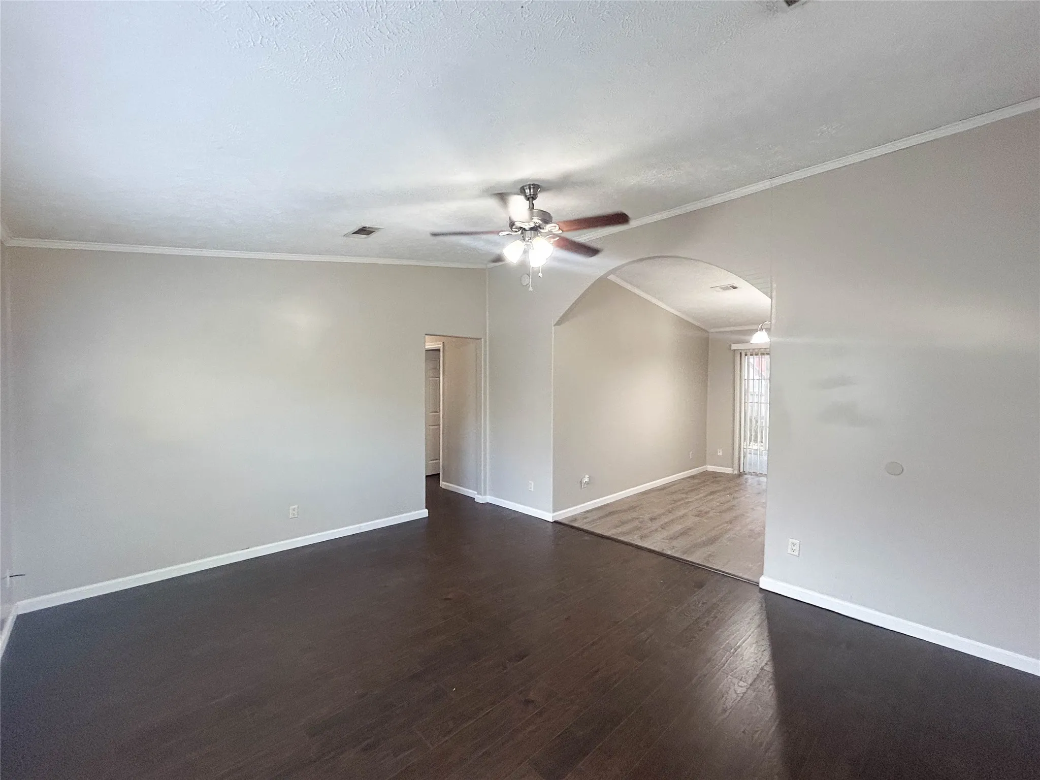 Single Family Residence For Rent in Ellis County , 111 5 Points Road, Waxahachie, Texas 75165, 3 Bedroom, 2 Bathroom, Garage spaces, 1,218 Sqft, built in 2001, mls#21399826, Real Estate Agent in Waxahachie, Homes For Rent in Ellis county, Homes For Rent in Waxahachie, Realtor in Waxahachie Texas, Real Estate Brokerage Independent Realty Texas, Luminita Cordes Realtor