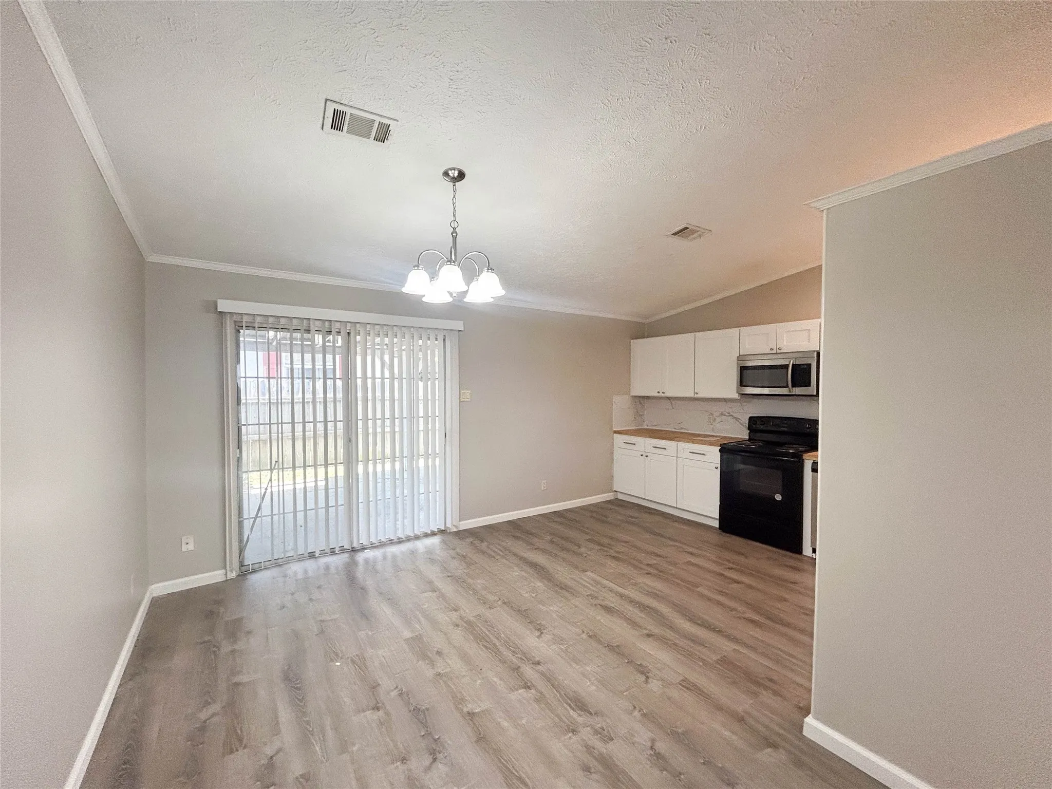 Single Family Residence For Rent in Ellis County , 111 5 Points Road, Waxahachie, Texas 75165, 3 Bedroom, 2 Bathroom, Garage spaces, 1,218 Sqft, built in 2001, mls#21399826, Real Estate Agent in Waxahachie, Homes For Rent in Ellis county, Homes For Rent in Waxahachie, Realtor in Waxahachie Texas, Real Estate Brokerage Independent Realty Texas, Luminita Cordes Realtor