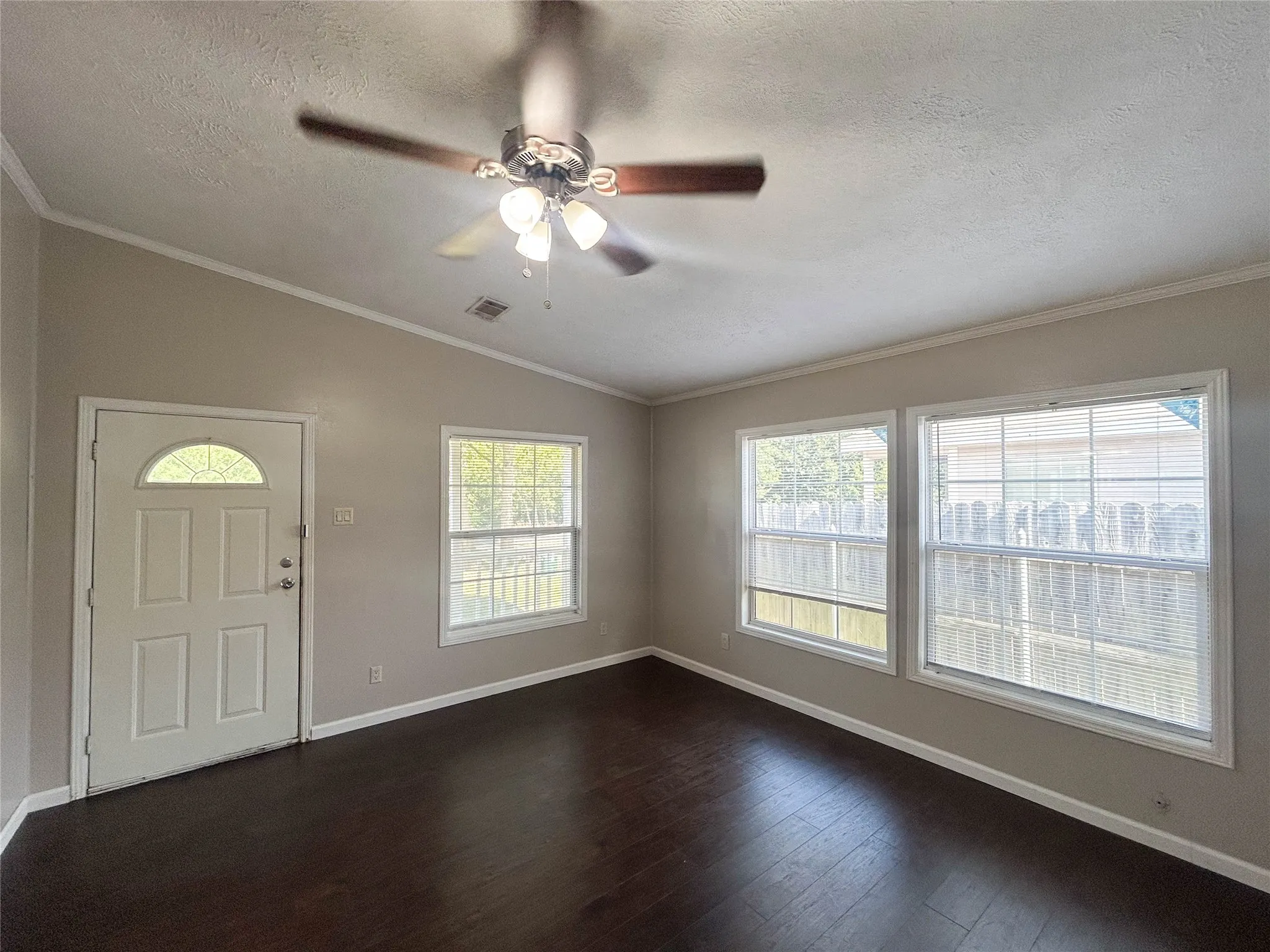 Single Family Residence For Rent in Ellis County , 111 5 Points Road, Waxahachie, Texas 75165, 3 Bedroom, 2 Bathroom, Garage spaces, 1,218 Sqft, built in 2001, mls#21399826, Real Estate Agent in Waxahachie, Homes For Rent in Ellis county, Homes For Rent in Waxahachie, Realtor in Waxahachie Texas, Real Estate Brokerage Independent Realty Texas, Luminita Cordes Realtor