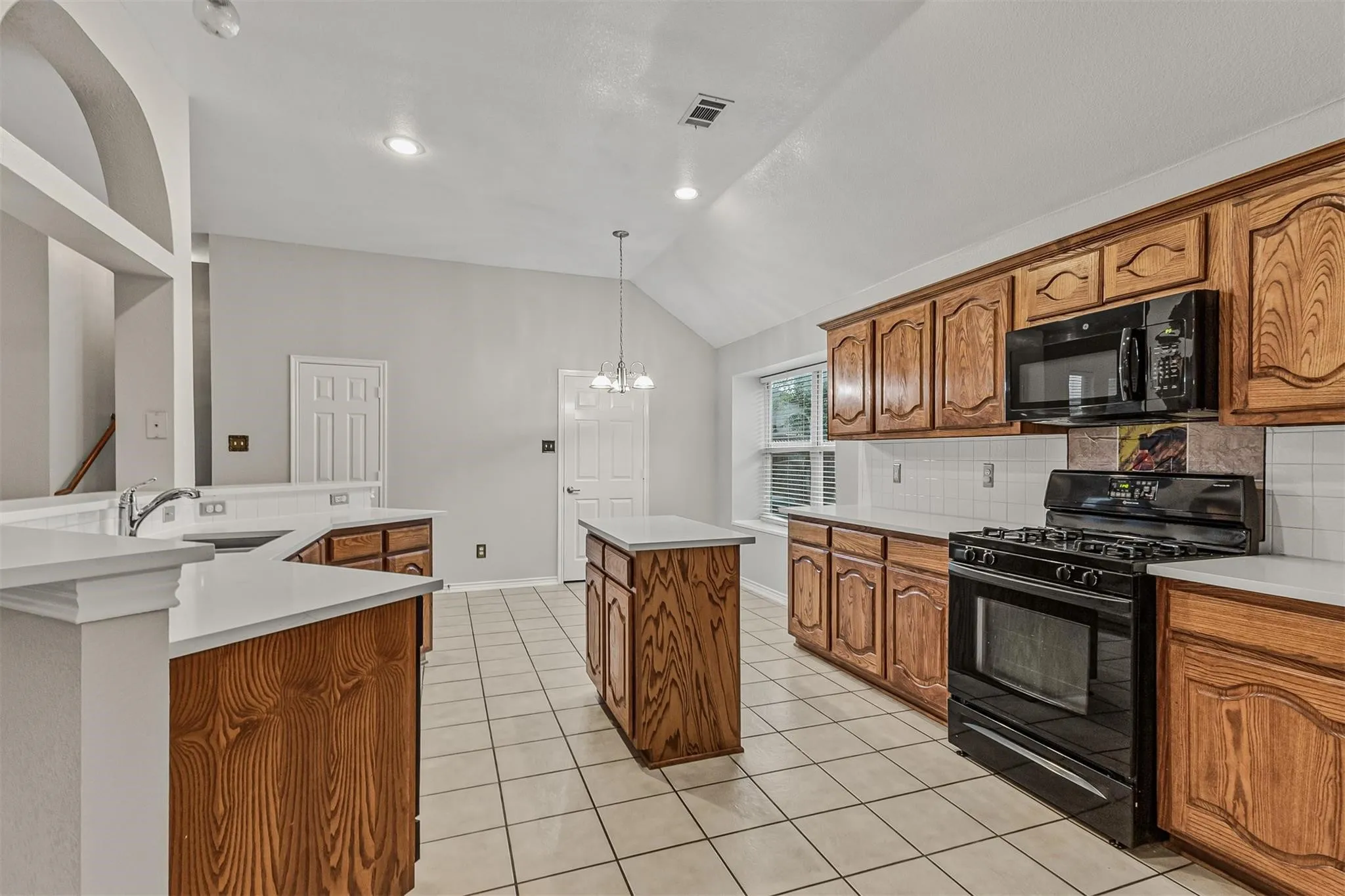 Single Family Residence For Rent in Dallas County , 7413 Providence Drive, Rowlett, Texas 75089, 3 Bedroom, 3 Bathroom, 2 Garage spaces, 2,454 Sqft, built in 2005, mls#21399799, Real Estate Agent in Rowlett, Homes For Rent in Dallas county, Homes For Rent in Rowlett, Realtor in Rowlett Texas, Real Estate Brokerage Independent Realty Texas, Luminita Cordes Realtor