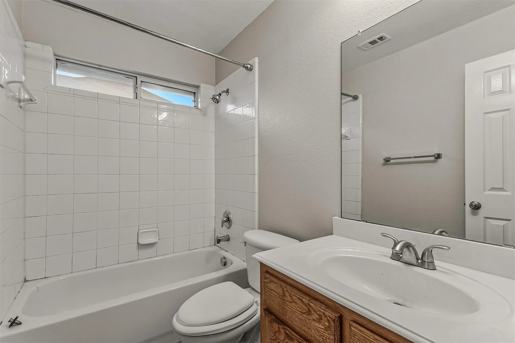 Single Family Residence For Rent in Dallas County , 7413 Providence Drive, Rowlett, Texas 75089, 3 Bedroom, 3 Bathroom, 2 Garage spaces, 2,454 Sqft, built in 2005, mls#21399799, Real Estate Agent in Rowlett, Homes For Rent in Dallas county, Homes For Rent in Rowlett, Realtor in Rowlett Texas, Real Estate Brokerage Independent Realty Texas, Luminita Cordes Realtor