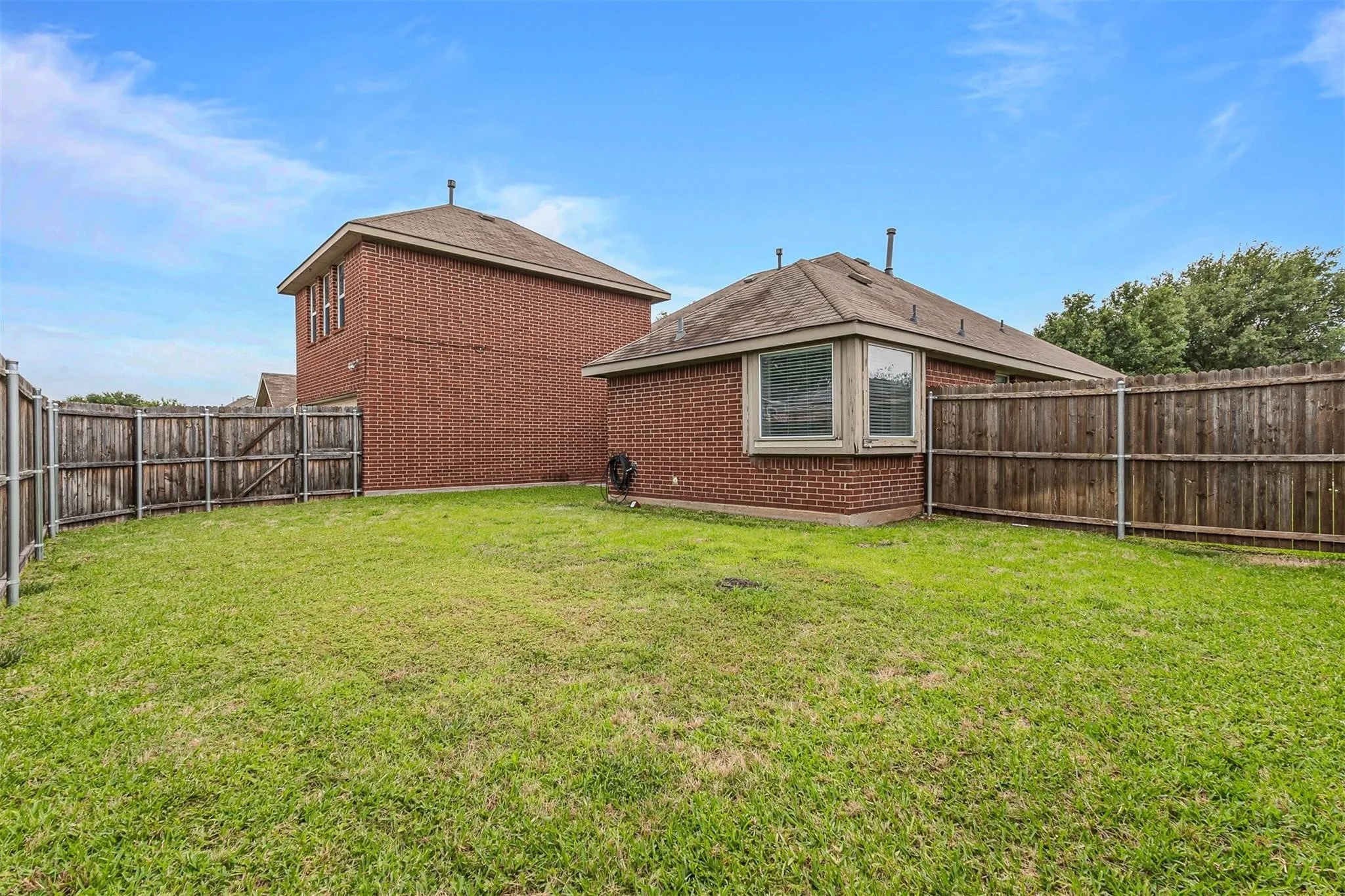 Single Family Residence For Rent in Dallas County , 7413 Providence Drive, Rowlett, Texas 75089, 3 Bedroom, 3 Bathroom, 2 Garage spaces, 2,454 Sqft, built in 2005, mls#21399799, Real Estate Agent in Rowlett, Homes For Rent in Dallas county, Homes For Rent in Rowlett, Realtor in Rowlett Texas, Real Estate Brokerage Independent Realty Texas, Luminita Cordes Realtor