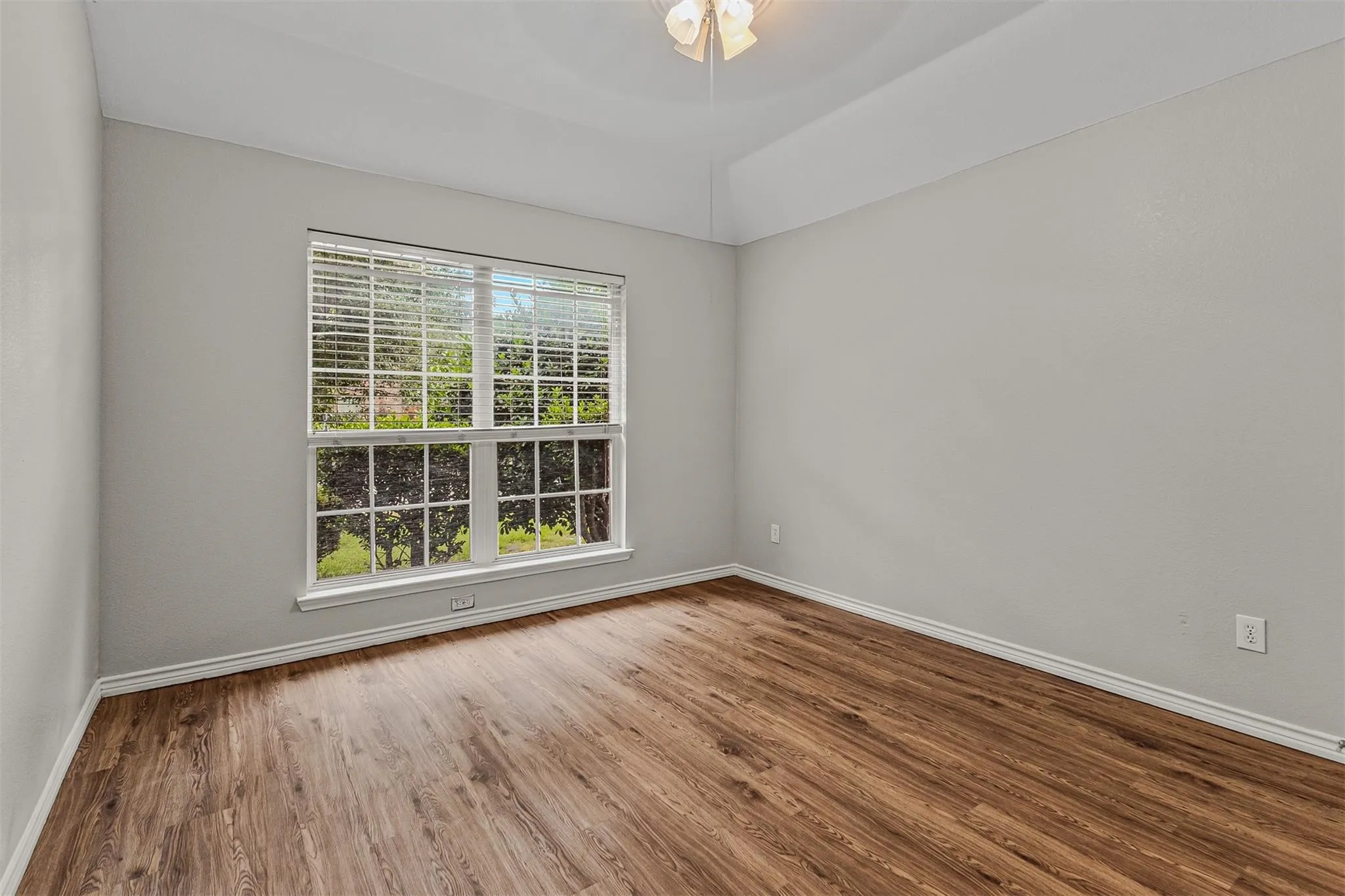 Single Family Residence For Rent in Dallas County , 7413 Providence Drive, Rowlett, Texas 75089, 3 Bedroom, 3 Bathroom, 2 Garage spaces, 2,454 Sqft, built in 2005, mls#21399799, Real Estate Agent in Rowlett, Homes For Rent in Dallas county, Homes For Rent in Rowlett, Realtor in Rowlett Texas, Real Estate Brokerage Independent Realty Texas, Luminita Cordes Realtor