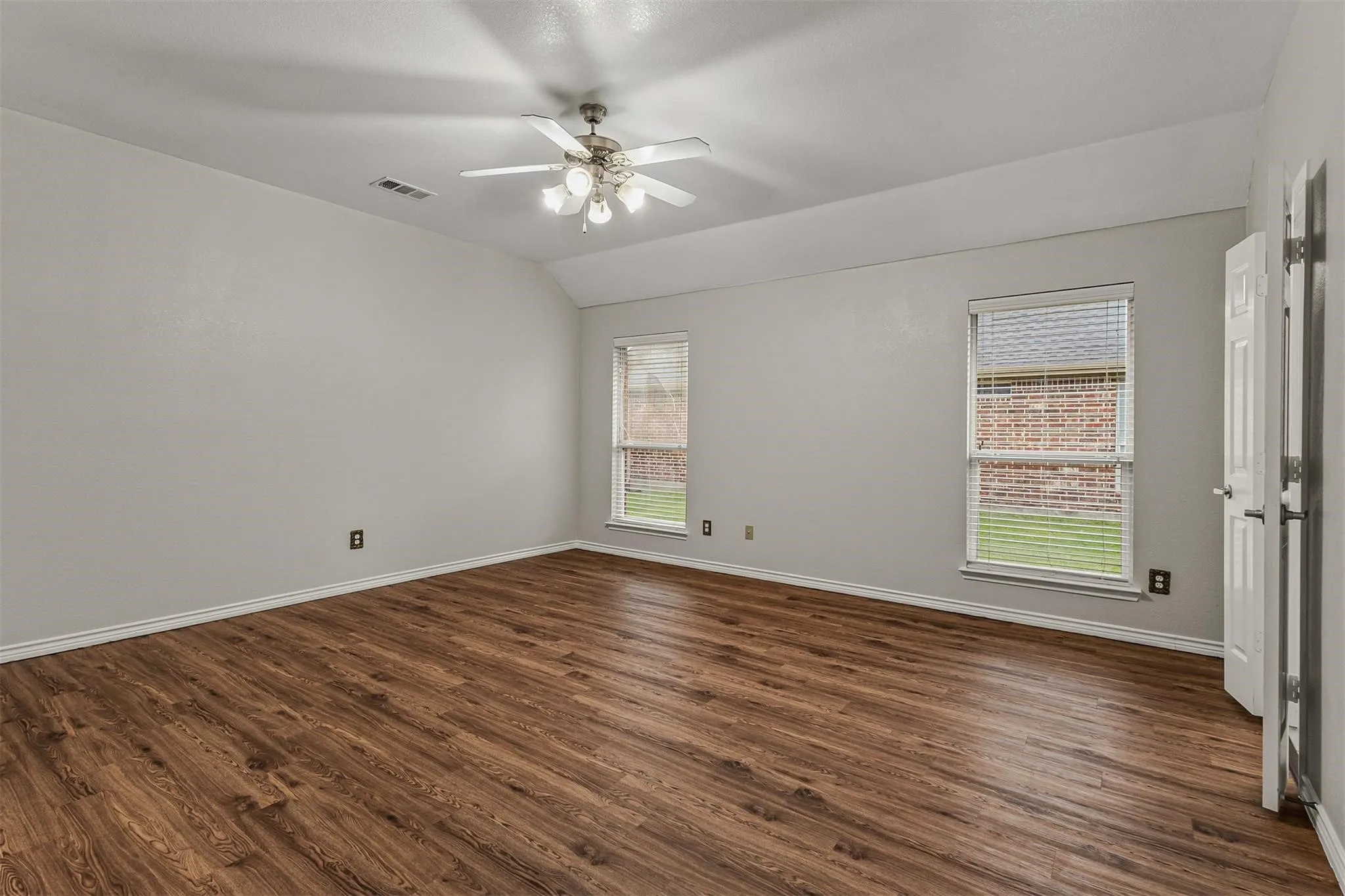 Single Family Residence For Rent in Dallas County , 7413 Providence Drive, Rowlett, Texas 75089, 3 Bedroom, 3 Bathroom, 2 Garage spaces, 2,454 Sqft, built in 2005, mls#21399799, Real Estate Agent in Rowlett, Homes For Rent in Dallas county, Homes For Rent in Rowlett, Realtor in Rowlett Texas, Real Estate Brokerage Independent Realty Texas, Luminita Cordes Realtor